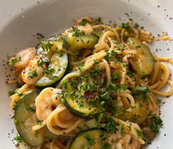 Spaghetti mit Scampi und Zucchini