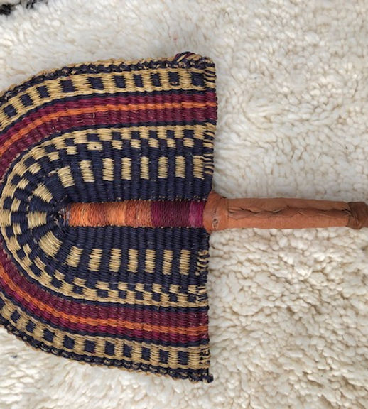 Éventail traditionnel africain | Élégance Aube Éventail traditionnel africain | Élégance Aube