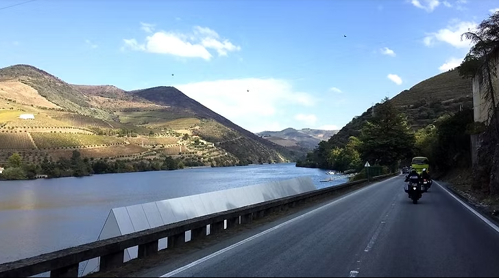 Percorrer a famosa estrada nacional N 222