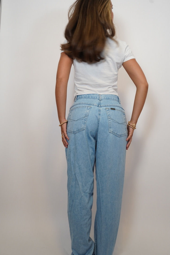 Thumbnail: 90s Chic Lightwash Jeans