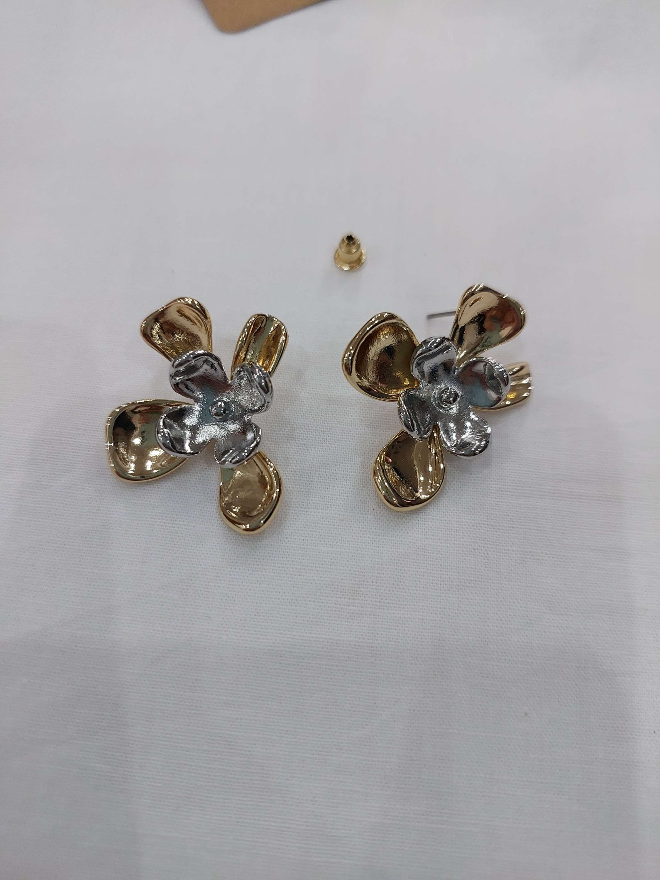 Anemone flower stud earrings