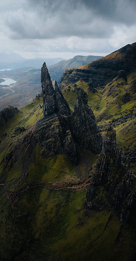 Old Man of Storr en Écosse photographié dans une ambiance brumeuse