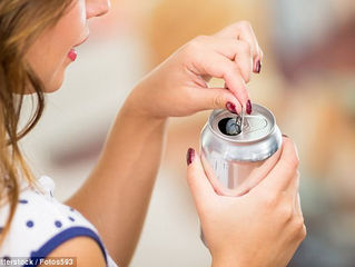 Women who consume more than one sugary drink a day while undergoing IVF cut their chances of conceiv