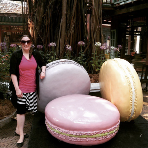 Lola loves macarons