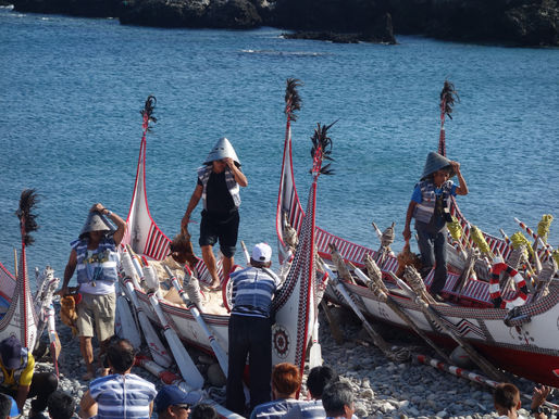 達悟族的節日：飛魚祭（約國曆二‧二一至十月）