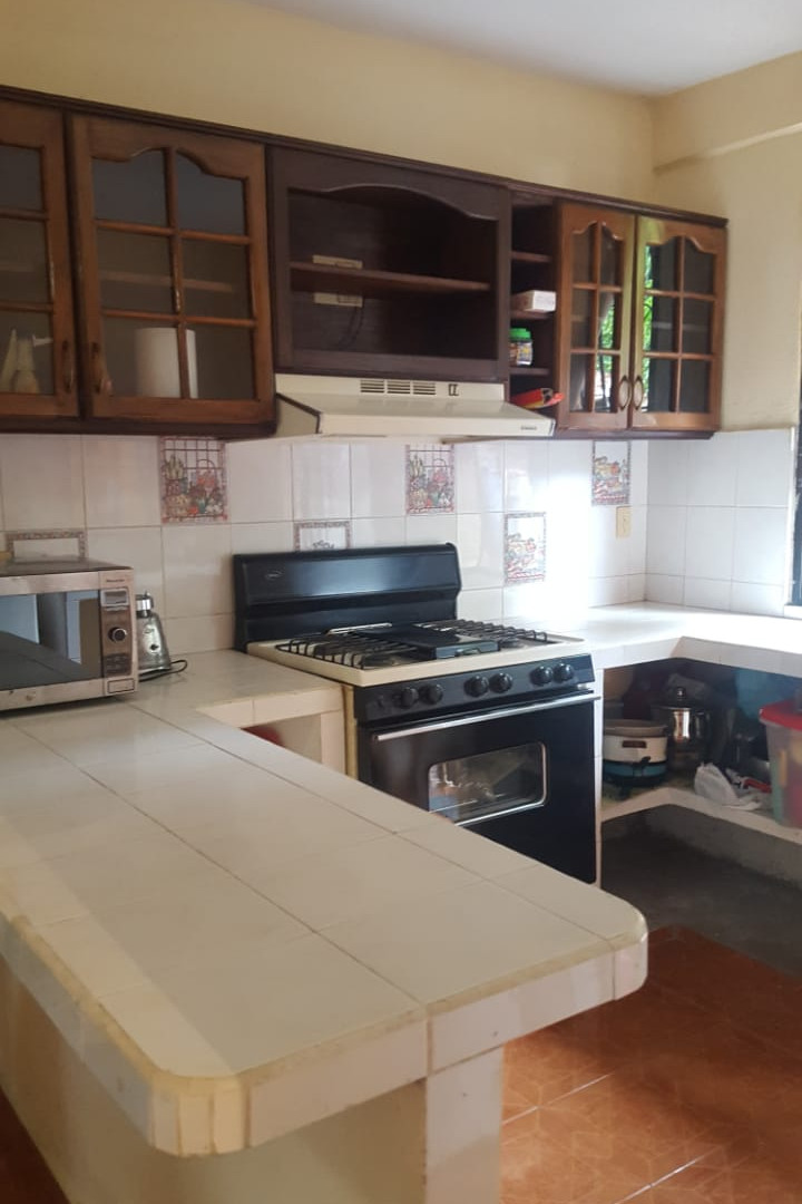 Bonita, Amplia y Fresca Casa En Renta en Colonia El Hujal
- Tres Recámaras (Dos Con Aire Acondicionado)
- Sala - Comedor
- Cocina con Barra
- Estudio
- Garage para un auto techado
- Terraza exterior en el primer piso techada
- Patio de Servicio
- Semi Amueblada
- RENTA MENSUAL
_____________________
Nice, Large and Fresh House For Rent in Colonia El Hujal, Zihuatanejo, Guerrero, México
- Three Bedrooms (Two With Air Conditioning)
- Dining room
- Kitchen with Bar
- Study
- Garage for a roofed car
- Exterior terrace on the first covered floor
- Three Full Bathrooms
- Service yard
- Semi Furnished
- MONTHLY RENT