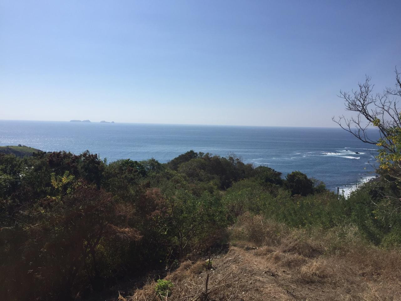 Adquiere éste excelente terreno de 658 MT2, ubicado a un costado de la CARRETERA ESCÉNICA PLAYA LA ROPA, Zihuatanejo, Guerrero, México: PROYECTO DE URBANIZACIÓN EN AVANCE!!!
LOTE 23, MANZANA 5, ZONA 5
MEDIDAS: 44.74 X 8.87 X 37.36 X 24.66
____________________
Acquire this excellent land lot of 658 M2, located next to the PLAYA LA ROPA SCENIC ROAD, Zihuatanejo, Guerrero, Mexico: SPECTACULAR URBANIZATION PROJECT IN PROGRESS !!!
MEASUREMENTS: 44.74 X 8.87 X 37.36 X 24.66