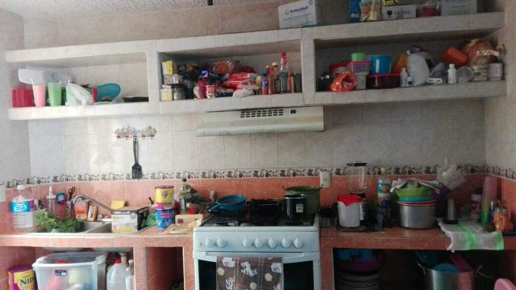 Planta Baja: Estacionamiento para un Automóvil, Sala-Comedor, Cocina, Patio de Servicio, Medio Baño
Planta Alta: Tres Recámaras, Dos con Aire Acondicionado y Baño Completo. Áreas Comunes: Alberca y Jardines. Loseta y Protecciones.
____________________
Ground Floor: Parking for a Car, Living-Dining Room, Kitchen, Service Patio, Half Bath
Upstairs: Three Bedrooms, Two with Air Conditioning and Full Bathroom. Common Areas: Pool and Gardens. Tile and Protections.