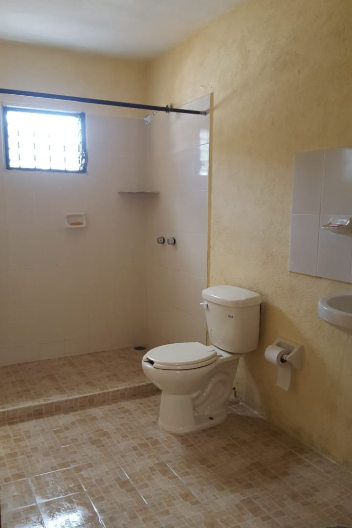 Bonita, Amplia y Fresca Casa En Renta en Colonia El Hujal
- Tres Recámaras (Dos Con Aire Acondicionado)
- Sala - Comedor
- Cocina con Barra
- Estudio
- Garage para un auto techado
- Terraza exterior en el primer piso techada
- Patio de Servicio
- Semi Amueblada
- RENTA MENSUAL
_____________________
Nice, Large and Fresh House For Rent in Colonia El Hujal, Zihuatanejo, Guerrero, México
- Three Bedrooms (Two With Air Conditioning)
- Dining room
- Kitchen with Bar
- Study
- Garage for a roofed car
- Exterior terrace on the first covered floor
- Three Full Bathrooms
- Service yard
- Semi Furnished
- MONTHLY RENT