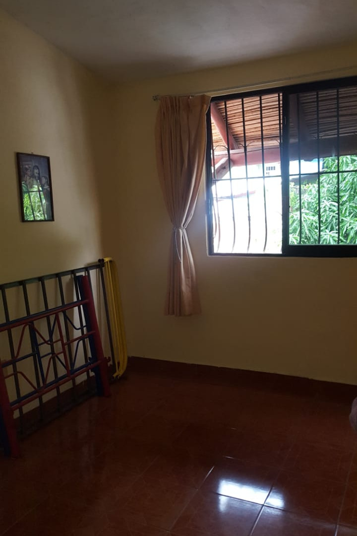 Bonita, Amplia y Fresca Casa En Renta en Colonia El Hujal
- Tres Recámaras (Dos Con Aire Acondicionado)
- Sala - Comedor
- Cocina con Barra
- Estudio
- Garage para un auto techado
- Terraza exterior en el primer piso techada
- Patio de Servicio
- Semi Amueblada
- RENTA MENSUAL
_____________________
Nice, Large and Fresh House For Rent in Colonia El Hujal, Zihuatanejo, Guerrero, México
- Three Bedrooms (Two With Air Conditioning)
- Dining room
- Kitchen with Bar
- Study
- Garage for a roofed car
- Exterior terrace on the first covered floor
- Three Full Bathrooms
- Service yard
- Semi Furnished
- MONTHLY RENT