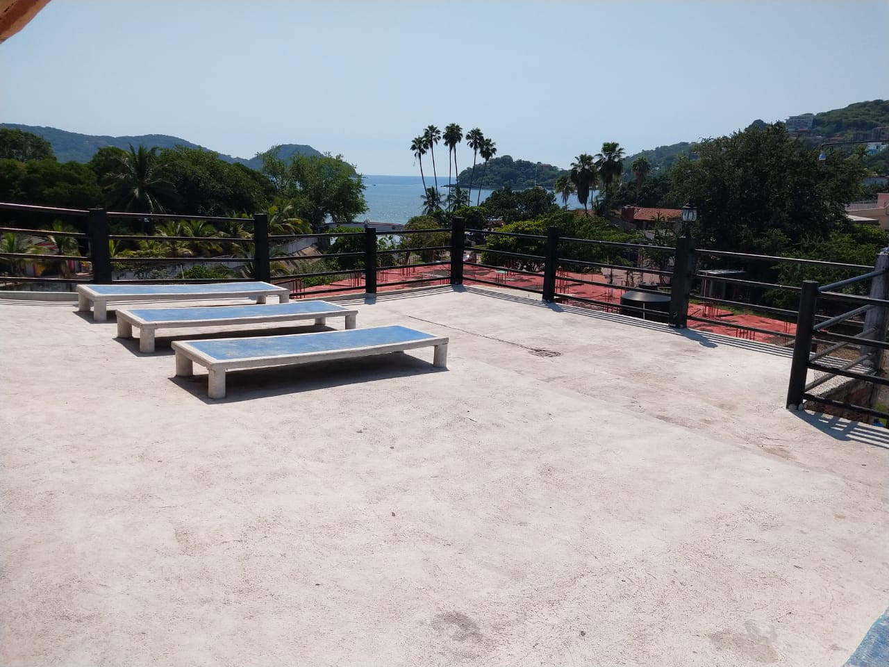 HOTEL FAMILIAR UBICADO EN EL CORAZÓN DE ZIHUATANEJO, GRO. A SOLO UNOS PASOS DE LA PLAYA!!!
HABITACIONES HASTA PARA 9 PERSONAS
CON ALBERCA
PRECIO ESPECIAL PARA GRUPOS
____________________
FAMILY HOTEL LOCATED IN THE HEART OF ZIHUATANEJO, GRO. ONLY A FEW STEPS FROM THE BEACH!!!
ROOMS UP TO 9 PEOPLE
WITH POOL
SPECIAL PRICE FOR GROUPS
