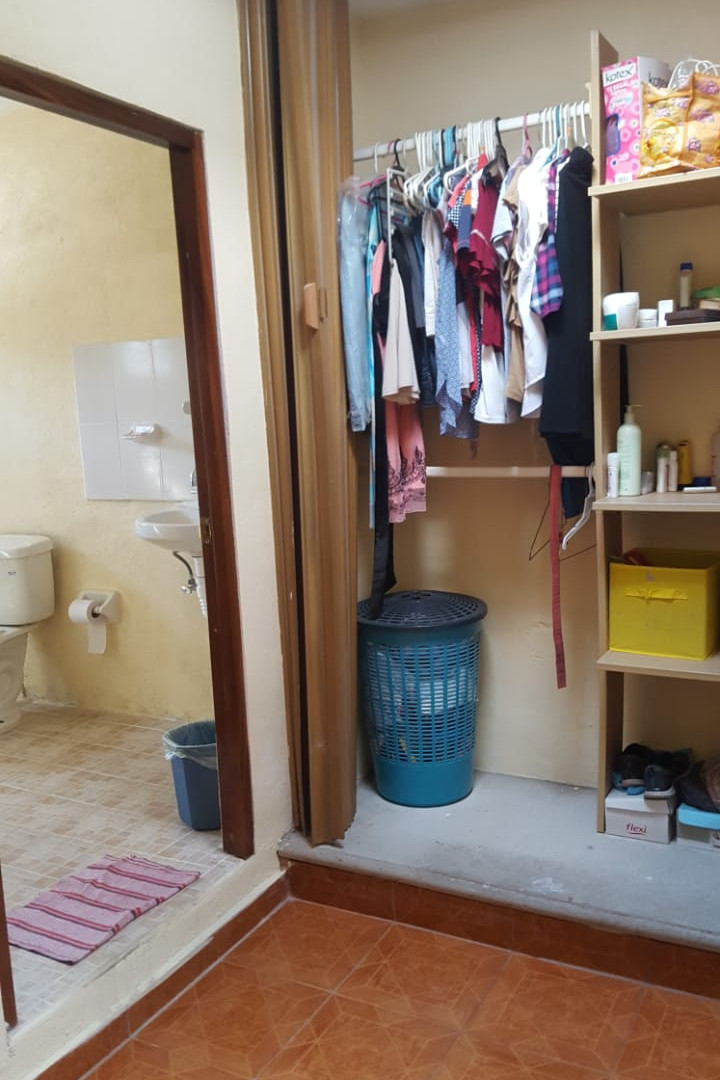 Bonita, Amplia y Fresca Casa En Renta en Colonia El Hujal
- Tres Recámaras (Dos Con Aire Acondicionado)
- Sala - Comedor
- Cocina con Barra
- Estudio
- Garage para un auto techado
- Terraza exterior en el primer piso techada
- Patio de Servicio
- Semi Amueblada
- RENTA MENSUAL
_____________________
Nice, Large and Fresh House For Rent in Colonia El Hujal, Zihuatanejo, Guerrero, México
- Three Bedrooms (Two With Air Conditioning)
- Dining room
- Kitchen with Bar
- Study
- Garage for a roofed car
- Exterior terrace on the first covered floor
- Three Full Bathrooms
- Service yard
- Semi Furnished
- MONTHLY RENT