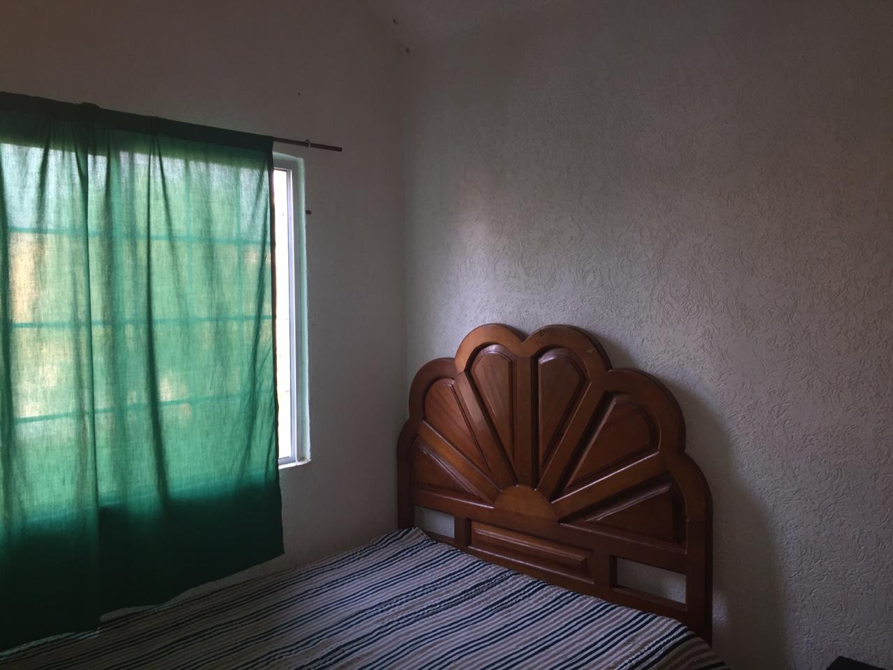 Planta Baja: Estacionamiento para un Automóvil, Sala-Comedor, Cocina, Patio de Servicio, Medio Baño
Planta Alta: Tres Recámaras, Dos con Aire Acondicionado y Baño Completo. Áreas Comunes: Alberca y Jardines. Loseta y Protecciones.
____________________
Ground Floor: Parking for a Car, Living-Dining Room, Kitchen, Service Patio, Half Bath
Upstairs: Three Bedrooms, Two with Air Conditioning and Full Bathroom. Common Areas: Pool and Gardens. Tile and Protections.