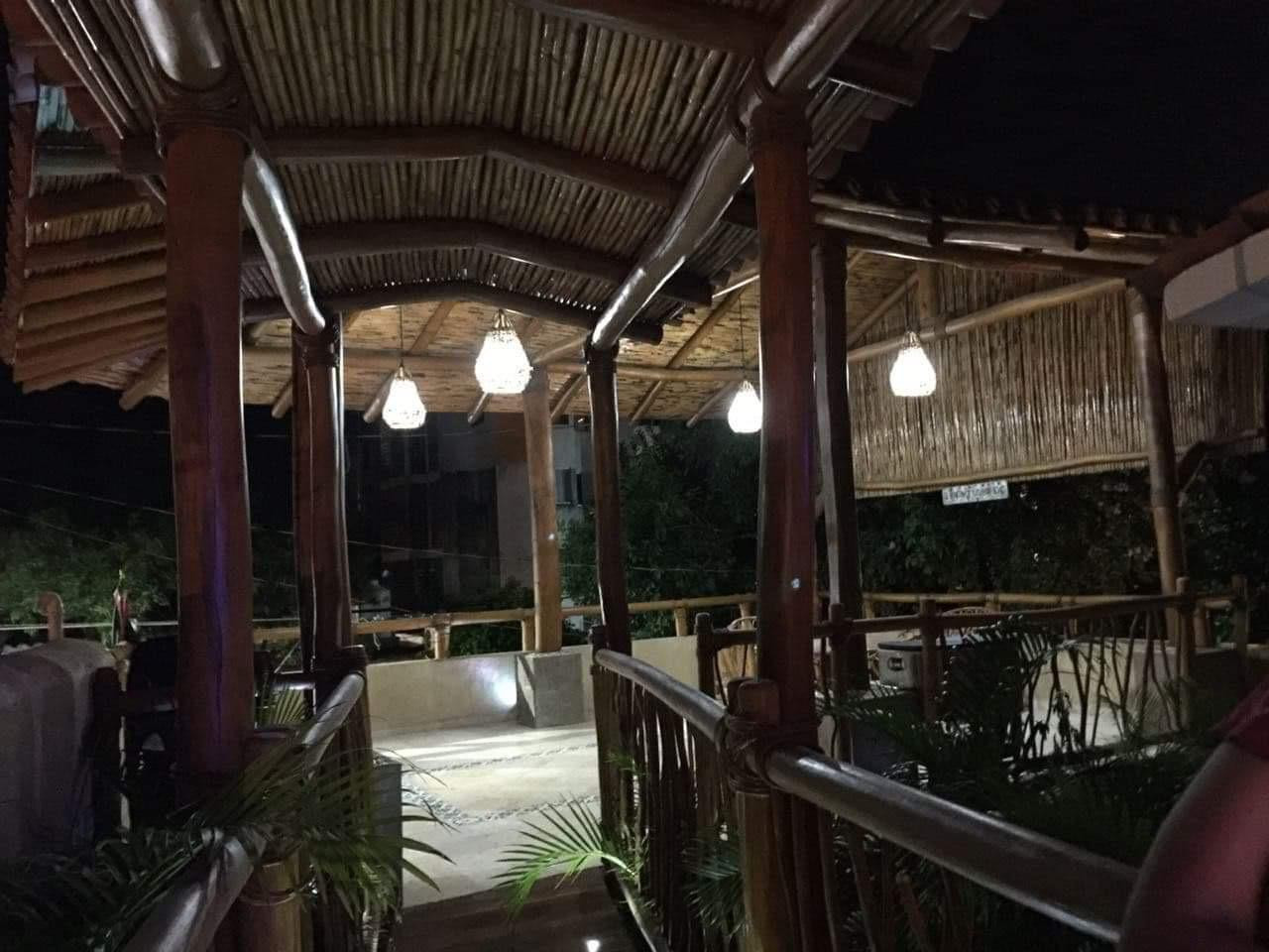HERMOSA RESIDENCIA ESTILO RÚSTICO-CONTEMPORÁNEO CON LUJOSOS ACABADOS; EXCELENTE PARA DISFRUTARLA CON TU FAMILIA; UBICADA EN EL CENTRO DE ZIHUATANEJO A 5 MINUTOS DE LOS PRINCIPALES CENTROS DE COMERCIO, ZONA BANCARIA Y PLAYAS.
PRIMER PLANTA:
CASA PRINCIPAL CONSTA DE: SALA, COMEDOR, COCINA EQUIPADA, JARDÍN INTERIOR CON VITRALES, 2 BAÑOS, 3 RECÁMARAS TODAS CON AIRE ACONDICIONADO, CLOSETS DE MADERA DE CEDRO.
• RECAMARA PRINCIPAL CON BAÑO, VESTÍBULO Y JACUZZI, CON ACCESO DIRECTO A LA ALBERCA Y SALA DE ESTAR.
• SEGUNDA RECAMARA Y TERCER RECAMARA COMPARTEN BAÑO, TODOS LOS BAÑOS CON CANCELARÍA DE CRISTAL TEMPLADO, ESTUDIO, 1/2 BAÑO DE VISITA, PISOS DE MÁRMOL. GARAJE PARA 2 AUTOS, CISTERNA CON CAPACIDAD DE 25,000 LTS.
• ALBERCA CON BAÑO, VESTIDOR Y CUARTO DE BOMBAS DE FILTRADO,
• CUARTO DE SERVICIO CON ESPACIO PARA LAVADORA Y SECADORA
• CISTERNA CON CAPACIDAD DE 10,000 LTS.
• CÁMARAS DE CIRCUITO CERRADO PARA VÍDEO VIGILANCIA, PERÍMETRO PROTEGIDO, BARDEADO, ENREJADO Y CIRCULADO CON CONCERTINA TIPO BISTURÍ
• PORTÓN DE ACCESO Y PUERTA DE PLACA DE ACERO TIPO BLINDAJE CON APERTURA DE PORTÓN AUTOMATIZADO Y PUERTA CON VIDEO PORTERO Y APERTURA AUTOMÁTICA.
• LOCAL COMERCIAL CON ACCESO DE LA CALLE, EQUIPADO PARA OFICINA CON DIVISIONES DE CRISTAL TEMPLADO E ILUMINACIÓN EN LEDS, AIRE ACONDICIONADO TIPO MINI SPLIT, BAÑO Y ACCESO DE PUERTA DE CRISTAL TEMPLADO AUTOMATIZADO,PISOS DE MÁRMOL CON PARED DE MADERA DE PAROTA.
• SEGUNDA PLANTA: UN DEPARTAMENTO TIPO BUNGALOW, TOTALMENTE CON ENTRADA INDEPENDIENTE CON ACABADOS EN MÁRMOL Y MADERAS PRECIOSAS E ILUMINACIÓN DE LEDS. 2 RECAMARAS CON AIRE ACONDICIONADO TIPO MINI SPLIT Y PANTALLAS LCD CON CABLE; UNA CON CAMA KING SIZE Y LA OTRA CON 2 CAMAS INDIVIDUALES, TODAS CON CLOSETS DE MADERA DE CEDRO. COCINA CON BARRA. SALA DE ESTAR CON SISTEMA DE SONIDO, LUCES LED´S DE AMBIENTACIÓN. JARDÍN CON ESPACIOSA CABAÑA CONSTRUIDA CON MADERAS PRECIOSAS CON ESPACIO PARA 4 HAMACAS.
●CONSTA DE 319.08 MTS 2. DE TERRENO
●CONSTA DE 301.84 MTS 2 DE CONSTRUCCIÓN.
● INCLUYE MOBILIARIO EXCEPTO EL ARTE.
____________________
BEAUTIFUL CONTEMPORARY-RUSTIC STYLE RESIDENCE WITH LUXURY FINISHES; EXCELLENT TO ENJOY WITH YOUR FAMILY; LOCATED IN TOWN OF ZIHUATANEJO, GUERRERO MÉXICO, 5 MINUTES FROM THE MAIN CENTERS OF COMMERCE, BANK AREA AND BEACHES.
FIRST FLOOR:
MAIN HOUSE CONSISTS: LIVING ROOM, DINING ROOM, EQUIPPED KITCHEN, INTERIOR GARDEN WITH VITRALS, 2 BATHROOMS, 3 BEDROOMS ALL WITH AIR CONDITIONING, CEDRO WOOD CLOSETS.
MAIN BEDROOM WITH BATH, DRESSING ROOM AND JACUZZI, WITH DIRECT ACCESS TO THE POOL AND LIVING ROOM.
SECOND BEDROOM AND THIRD BEDROOM SHARE BATHROOM, ALL BATHROOMS WITH TEMPERED GLASS CANCELLATION, STUDY, 1/2 VISIT BATH, MARBLE FLOORS. GARAGE FOR 2 CARS, 1 TANK WITH CAPACITY OF 25,000 LTS
POOL WITH BATHROOM, DRESSING ROOM AND FILTER PUMPS
SERVICE ROOM WITH SPACE FOR WASHING AND DRYER AND TANK WITH CAPACITY OF 10,000 LTS.
CLOSED CIRCUIT CAMERAS FOR VIDEO SURVEILLANCE, PROTECTED PERIMETER, BARRIED AND CRIEDED CIRCULATE WITH SCALPEL TYPE CONCERTINE, ACCESS GATE AND STEEL PLATE DOOR ARMOR TYPE WITH AUTOMATIC AUTOMATED AND DOOR OPENED DOOR OPENING.
COMMERCIAL PREMISES WITH STREET ACCESS, EQUIPPED FOR OFFICE WITH TEMPERED GLASS DIVISIONS AND LIGHTING IN LEDS, MINI SPLIT TYPE AIR CONDITIONING, BATHROOM AND AUTOMATED TEMPERED GLASS DOOR ACCESS, MARBLE FLOORS WITH WOOD WALL.
SECOND FLOOR:
A BUNGALOW TYPE DEPARTMENT, FULLY WITH INDEPENDENT ENTRANCE WITH FINISHES IN MARBLE AND PRECIOUS WOODS AND LED LIGHTING.
2 BEDROOMS WITH AIR CONDITIONING TYPE MINI SPLIT AND LCD SCREENS WITH CABLE; ONE WITH KING SIZE BED AND THE OTHER WITH 2 INDIVIDUAL BEDS, ALL WITH CLOSETS OF WOOD OF CEDAR.
KITCHEN WITH BAR. LIVING ROOM WITH SOUND SYSTEM, LED´S AMBIENTATION LIGHTS. GARDEN WITH SPACIOUS CABIN BUILT WITH PRECIOUS WOODS WITH SPACE FOR 4 HAMMOCKS.
● LAND OF 319.08 MTS 2.
● CONSTRUCTION 301.84 MTS 2
● INCLUDES FURNITURE EXCEPT THE ART.