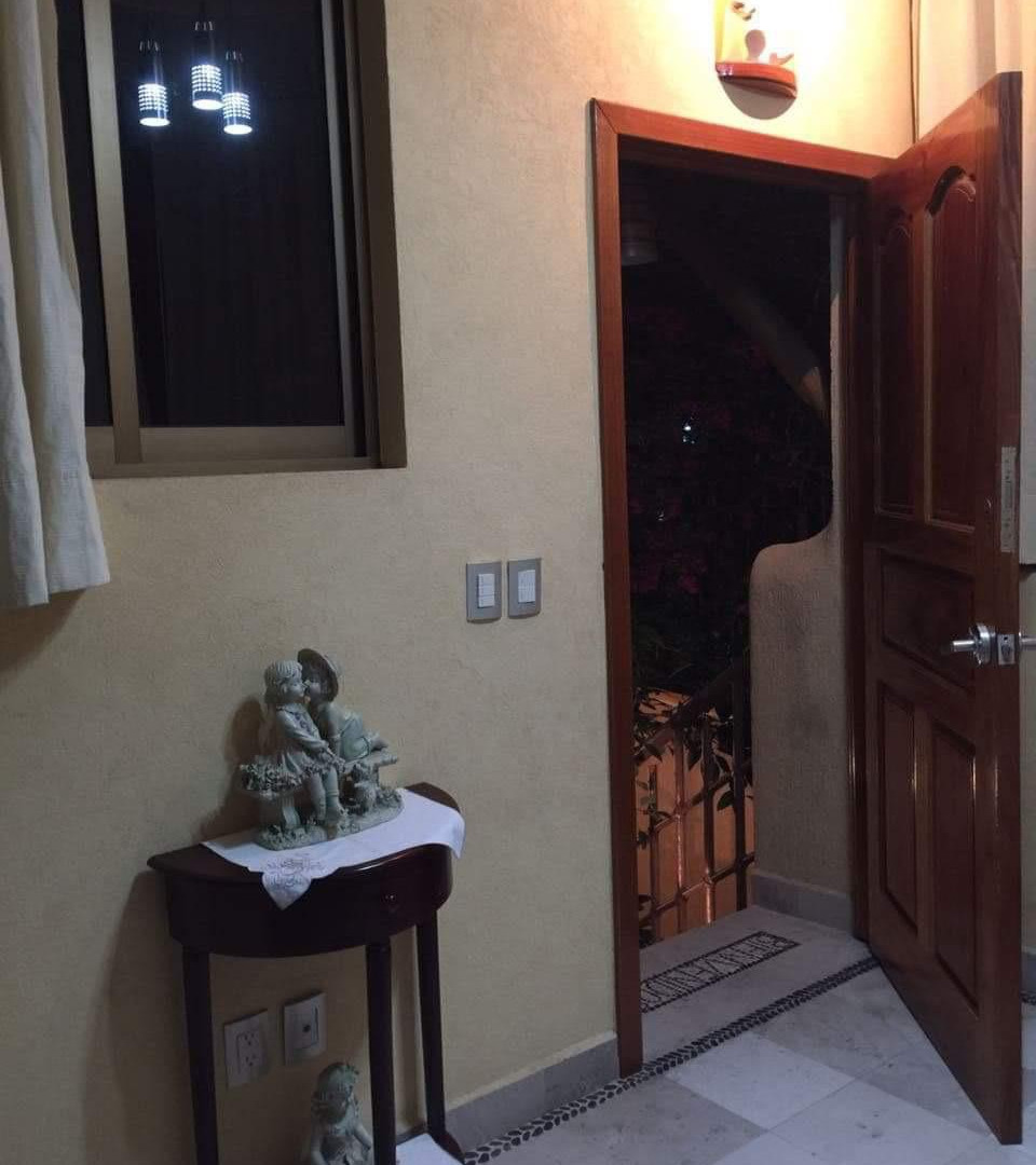 HERMOSA RESIDENCIA ESTILO RÚSTICO-CONTEMPORÁNEO CON LUJOSOS ACABADOS; EXCELENTE PARA DISFRUTARLA CON TU FAMILIA; UBICADA EN EL CENTRO DE ZIHUATANEJO A 5 MINUTOS DE LOS PRINCIPALES CENTROS DE COMERCIO, ZONA BANCARIA Y PLAYAS.
PRIMER PLANTA:
CASA PRINCIPAL CONSTA DE: SALA, COMEDOR, COCINA EQUIPADA, JARDÍN INTERIOR CON VITRALES, 2 BAÑOS, 3 RECÁMARAS TODAS CON AIRE ACONDICIONADO, CLOSETS DE MADERA DE CEDRO.
• RECAMARA PRINCIPAL CON BAÑO, VESTÍBULO Y JACUZZI, CON ACCESO DIRECTO A LA ALBERCA Y SALA DE ESTAR.
• SEGUNDA RECAMARA Y TERCER RECAMARA COMPARTEN BAÑO, TODOS LOS BAÑOS CON CANCELARÍA DE CRISTAL TEMPLADO, ESTUDIO, 1/2 BAÑO DE VISITA, PISOS DE MÁRMOL. GARAJE PARA 2 AUTOS, CISTERNA CON CAPACIDAD DE 25,000 LTS.
• ALBERCA CON BAÑO, VESTIDOR Y CUARTO DE BOMBAS DE FILTRADO,
• CUARTO DE SERVICIO CON ESPACIO PARA LAVADORA Y SECADORA
• CISTERNA CON CAPACIDAD DE 10,000 LTS.
• CÁMARAS DE CIRCUITO CERRADO PARA VÍDEO VIGILANCIA, PERÍMETRO PROTEGIDO, BARDEADO, ENREJADO Y CIRCULADO CON CONCERTINA TIPO BISTURÍ
• PORTÓN DE ACCESO Y PUERTA DE PLACA DE ACERO TIPO BLINDAJE CON APERTURA DE PORTÓN AUTOMATIZADO Y PUERTA CON VIDEO PORTERO Y APERTURA AUTOMÁTICA.
• LOCAL COMERCIAL CON ACCESO DE LA CALLE, EQUIPADO PARA OFICINA CON DIVISIONES DE CRISTAL TEMPLADO E ILUMINACIÓN EN LEDS, AIRE ACONDICIONADO TIPO MINI SPLIT, BAÑO Y ACCESO DE PUERTA DE CRISTAL TEMPLADO AUTOMATIZADO,PISOS DE MÁRMOL CON PARED DE MADERA DE PAROTA.
• SEGUNDA PLANTA: UN DEPARTAMENTO TIPO BUNGALOW, TOTALMENTE CON ENTRADA INDEPENDIENTE CON ACABADOS EN MÁRMOL Y MADERAS PRECIOSAS E ILUMINACIÓN DE LEDS. 2 RECAMARAS CON AIRE ACONDICIONADO TIPO MINI SPLIT Y PANTALLAS LCD CON CABLE; UNA CON CAMA KING SIZE Y LA OTRA CON 2 CAMAS INDIVIDUALES, TODAS CON CLOSETS DE MADERA DE CEDRO. COCINA CON BARRA. SALA DE ESTAR CON SISTEMA DE SONIDO, LUCES LED´S DE AMBIENTACIÓN. JARDÍN CON ESPACIOSA CABAÑA CONSTRUIDA CON MADERAS PRECIOSAS CON ESPACIO PARA 4 HAMACAS.
●CONSTA DE 319.08 MTS 2. DE TERRENO
●CONSTA DE 301.84 MTS 2 DE CONSTRUCCIÓN.
● INCLUYE MOBILIARIO EXCEPTO EL ARTE.
____________________
BEAUTIFUL CONTEMPORARY-RUSTIC STYLE RESIDENCE WITH LUXURY FINISHES; EXCELLENT TO ENJOY WITH YOUR FAMILY; LOCATED IN TOWN OF ZIHUATANEJO, GUERRERO MÉXICO, 5 MINUTES FROM THE MAIN CENTERS OF COMMERCE, BANK AREA AND BEACHES.
FIRST FLOOR:
MAIN HOUSE CONSISTS: LIVING ROOM, DINING ROOM, EQUIPPED KITCHEN, INTERIOR GARDEN WITH VITRALS, 2 BATHROOMS, 3 BEDROOMS ALL WITH AIR CONDITIONING, CEDRO WOOD CLOSETS.
MAIN BEDROOM WITH BATH, DRESSING ROOM AND JACUZZI, WITH DIRECT ACCESS TO THE POOL AND LIVING ROOM.
SECOND BEDROOM AND THIRD BEDROOM SHARE BATHROOM, ALL BATHROOMS WITH TEMPERED GLASS CANCELLATION, STUDY, 1/2 VISIT BATH, MARBLE FLOORS. GARAGE FOR 2 CARS, 1 TANK WITH CAPACITY OF 25,000 LTS
POOL WITH BATHROOM, DRESSING ROOM AND FILTER PUMPS
SERVICE ROOM WITH SPACE FOR WASHING AND DRYER AND TANK WITH CAPACITY OF 10,000 LTS.
CLOSED CIRCUIT CAMERAS FOR VIDEO SURVEILLANCE, PROTECTED PERIMETER, BARRIED AND CRIEDED CIRCULATE WITH SCALPEL TYPE CONCERTINE, ACCESS GATE AND STEEL PLATE DOOR ARMOR TYPE WITH AUTOMATIC AUTOMATED AND DOOR OPENED DOOR OPENING.
COMMERCIAL PREMISES WITH STREET ACCESS, EQUIPPED FOR OFFICE WITH TEMPERED GLASS DIVISIONS AND LIGHTING IN LEDS, MINI SPLIT TYPE AIR CONDITIONING, BATHROOM AND AUTOMATED TEMPERED GLASS DOOR ACCESS, MARBLE FLOORS WITH WOOD WALL.
SECOND FLOOR:
A BUNGALOW TYPE DEPARTMENT, FULLY WITH INDEPENDENT ENTRANCE WITH FINISHES IN MARBLE AND PRECIOUS WOODS AND LED LIGHTING.
2 BEDROOMS WITH AIR CONDITIONING TYPE MINI SPLIT AND LCD SCREENS WITH CABLE; ONE WITH KING SIZE BED AND THE OTHER WITH 2 INDIVIDUAL BEDS, ALL WITH CLOSETS OF WOOD OF CEDAR.
KITCHEN WITH BAR. LIVING ROOM WITH SOUND SYSTEM, LED´S AMBIENTATION LIGHTS. GARDEN WITH SPACIOUS CABIN BUILT WITH PRECIOUS WOODS WITH SPACE FOR 4 HAMMOCKS.
● LAND OF 319.08 MTS 2.
● CONSTRUCTION 301.84 MTS 2
● INCLUDES FURNITURE EXCEPT THE ART.