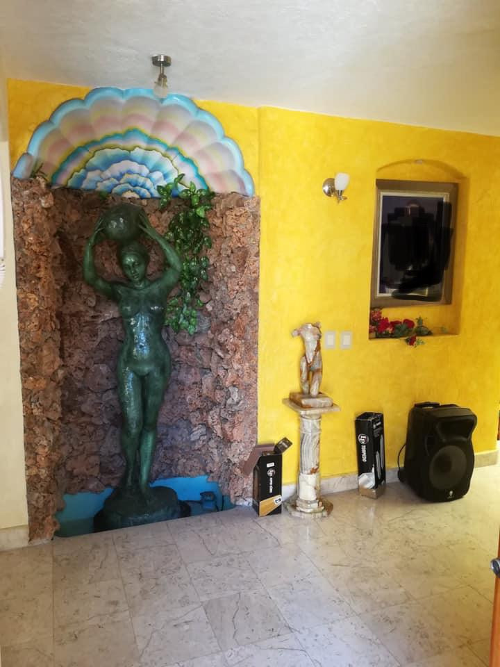 HERMOSA RESIDENCIA ESTILO RÚSTICO-CONTEMPORÁNEO CON LUJOSOS ACABADOS; EXCELENTE PARA DISFRUTARLA CON TU FAMILIA; UBICADA EN EL CENTRO DE ZIHUATANEJO A 5 MINUTOS DE LOS PRINCIPALES CENTROS DE COMERCIO, ZONA BANCARIA Y PLAYAS.
PRIMER PLANTA:
CASA PRINCIPAL CONSTA DE: SALA, COMEDOR, COCINA EQUIPADA, JARDÍN INTERIOR CON VITRALES, 2 BAÑOS, 3 RECÁMARAS TODAS CON AIRE ACONDICIONADO, CLOSETS DE MADERA DE CEDRO.
• RECAMARA PRINCIPAL CON BAÑO, VESTÍBULO Y JACUZZI, CON ACCESO DIRECTO A LA ALBERCA Y SALA DE ESTAR.
• SEGUNDA RECAMARA Y TERCER RECAMARA COMPARTEN BAÑO, TODOS LOS BAÑOS CON CANCELARÍA DE CRISTAL TEMPLADO, ESTUDIO, 1/2 BAÑO DE VISITA, PISOS DE MÁRMOL. GARAJE PARA 2 AUTOS, CISTERNA CON CAPACIDAD DE 25,000 LTS.
• ALBERCA CON BAÑO, VESTIDOR Y CUARTO DE BOMBAS DE FILTRADO,
• CUARTO DE SERVICIO CON ESPACIO PARA LAVADORA Y SECADORA
• CISTERNA CON CAPACIDAD DE 10,000 LTS.
• CÁMARAS DE CIRCUITO CERRADO PARA VÍDEO VIGILANCIA, PERÍMETRO PROTEGIDO, BARDEADO, ENREJADO Y CIRCULADO CON CONCERTINA TIPO BISTURÍ
• PORTÓN DE ACCESO Y PUERTA DE PLACA DE ACERO TIPO BLINDAJE CON APERTURA DE PORTÓN AUTOMATIZADO Y PUERTA CON VIDEO PORTERO Y APERTURA AUTOMÁTICA.
• LOCAL COMERCIAL CON ACCESO DE LA CALLE, EQUIPADO PARA OFICINA CON DIVISIONES DE CRISTAL TEMPLADO E ILUMINACIÓN EN LEDS, AIRE ACONDICIONADO TIPO MINI SPLIT, BAÑO Y ACCESO DE PUERTA DE CRISTAL TEMPLADO AUTOMATIZADO,PISOS DE MÁRMOL CON PARED DE MADERA DE PAROTA.
• SEGUNDA PLANTA: UN DEPARTAMENTO TIPO BUNGALOW, TOTALMENTE CON ENTRADA INDEPENDIENTE CON ACABADOS EN MÁRMOL Y MADERAS PRECIOSAS E ILUMINACIÓN DE LEDS. 2 RECAMARAS CON AIRE ACONDICIONADO TIPO MINI SPLIT Y PANTALLAS LCD CON CABLE; UNA CON CAMA KING SIZE Y LA OTRA CON 2 CAMAS INDIVIDUALES, TODAS CON CLOSETS DE MADERA DE CEDRO. COCINA CON BARRA. SALA DE ESTAR CON SISTEMA DE SONIDO, LUCES LED´S DE AMBIENTACIÓN. JARDÍN CON ESPACIOSA CABAÑA CONSTRUIDA CON MADERAS PRECIOSAS CON ESPACIO PARA 4 HAMACAS.
●CONSTA DE 319.08 MTS 2. DE TERRENO
●CONSTA DE 301.84 MTS 2 DE CONSTRUCCIÓN.
● INCLUYE MOBILIARIO EXCEPTO EL ARTE.
____________________
BEAUTIFUL CONTEMPORARY-RUSTIC STYLE RESIDENCE WITH LUXURY FINISHES; EXCELLENT TO ENJOY WITH YOUR FAMILY; LOCATED IN TOWN OF ZIHUATANEJO, GUERRERO MÉXICO, 5 MINUTES FROM THE MAIN CENTERS OF COMMERCE, BANK AREA AND BEACHES.
FIRST FLOOR:
MAIN HOUSE CONSISTS: LIVING ROOM, DINING ROOM, EQUIPPED KITCHEN, INTERIOR GARDEN WITH VITRALS, 2 BATHROOMS, 3 BEDROOMS ALL WITH AIR CONDITIONING, CEDRO WOOD CLOSETS.
MAIN BEDROOM WITH BATH, DRESSING ROOM AND JACUZZI, WITH DIRECT ACCESS TO THE POOL AND LIVING ROOM.
SECOND BEDROOM AND THIRD BEDROOM SHARE BATHROOM, ALL BATHROOMS WITH TEMPERED GLASS CANCELLATION, STUDY, 1/2 VISIT BATH, MARBLE FLOORS. GARAGE FOR 2 CARS, 1 TANK WITH CAPACITY OF 25,000 LTS
POOL WITH BATHROOM, DRESSING ROOM AND FILTER PUMPS
SERVICE ROOM WITH SPACE FOR WASHING AND DRYER AND TANK WITH CAPACITY OF 10,000 LTS.
CLOSED CIRCUIT CAMERAS FOR VIDEO SURVEILLANCE, PROTECTED PERIMETER, BARRIED AND CRIEDED CIRCULATE WITH SCALPEL TYPE CONCERTINE, ACCESS GATE AND STEEL PLATE DOOR ARMOR TYPE WITH AUTOMATIC AUTOMATED AND DOOR OPENED DOOR OPENING.
COMMERCIAL PREMISES WITH STREET ACCESS, EQUIPPED FOR OFFICE WITH TEMPERED GLASS DIVISIONS AND LIGHTING IN LEDS, MINI SPLIT TYPE AIR CONDITIONING, BATHROOM AND AUTOMATED TEMPERED GLASS DOOR ACCESS, MARBLE FLOORS WITH WOOD WALL.
SECOND FLOOR:
A BUNGALOW TYPE DEPARTMENT, FULLY WITH INDEPENDENT ENTRANCE WITH FINISHES IN MARBLE AND PRECIOUS WOODS AND LED LIGHTING.
2 BEDROOMS WITH AIR CONDITIONING TYPE MINI SPLIT AND LCD SCREENS WITH CABLE; ONE WITH KING SIZE BED AND THE OTHER WITH 2 INDIVIDUAL BEDS, ALL WITH CLOSETS OF WOOD OF CEDAR.
KITCHEN WITH BAR. LIVING ROOM WITH SOUND SYSTEM, LED´S AMBIENTATION LIGHTS. GARDEN WITH SPACIOUS CABIN BUILT WITH PRECIOUS WOODS WITH SPACE FOR 4 HAMMOCKS.
● LAND OF 319.08 MTS 2.
● CONSTRUCTION 301.84 MTS 2
● INCLUDES FURNITURE EXCEPT THE ART.