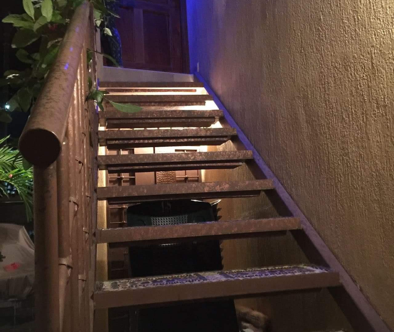 HERMOSA RESIDENCIA ESTILO RÚSTICO-CONTEMPORÁNEO CON LUJOSOS ACABADOS; EXCELENTE PARA DISFRUTARLA CON TU FAMILIA; UBICADA EN EL CENTRO DE ZIHUATANEJO A 5 MINUTOS DE LOS PRINCIPALES CENTROS DE COMERCIO, ZONA BANCARIA Y PLAYAS.
PRIMER PLANTA:
CASA PRINCIPAL CONSTA DE: SALA, COMEDOR, COCINA EQUIPADA, JARDÍN INTERIOR CON VITRALES, 2 BAÑOS, 3 RECÁMARAS TODAS CON AIRE ACONDICIONADO, CLOSETS DE MADERA DE CEDRO.
• RECAMARA PRINCIPAL CON BAÑO, VESTÍBULO Y JACUZZI, CON ACCESO DIRECTO A LA ALBERCA Y SALA DE ESTAR.
• SEGUNDA RECAMARA Y TERCER RECAMARA COMPARTEN BAÑO, TODOS LOS BAÑOS CON CANCELARÍA DE CRISTAL TEMPLADO, ESTUDIO, 1/2 BAÑO DE VISITA, PISOS DE MÁRMOL. GARAJE PARA 2 AUTOS, CISTERNA CON CAPACIDAD DE 25,000 LTS.
• ALBERCA CON BAÑO, VESTIDOR Y CUARTO DE BOMBAS DE FILTRADO,
• CUARTO DE SERVICIO CON ESPACIO PARA LAVADORA Y SECADORA
• CISTERNA CON CAPACIDAD DE 10,000 LTS.
• CÁMARAS DE CIRCUITO CERRADO PARA VÍDEO VIGILANCIA, PERÍMETRO PROTEGIDO, BARDEADO, ENREJADO Y CIRCULADO CON CONCERTINA TIPO BISTURÍ
• PORTÓN DE ACCESO Y PUERTA DE PLACA DE ACERO TIPO BLINDAJE CON APERTURA DE PORTÓN AUTOMATIZADO Y PUERTA CON VIDEO PORTERO Y APERTURA AUTOMÁTICA.
• LOCAL COMERCIAL CON ACCESO DE LA CALLE, EQUIPADO PARA OFICINA CON DIVISIONES DE CRISTAL TEMPLADO E ILUMINACIÓN EN LEDS, AIRE ACONDICIONADO TIPO MINI SPLIT, BAÑO Y ACCESO DE PUERTA DE CRISTAL TEMPLADO AUTOMATIZADO,PISOS DE MÁRMOL CON PARED DE MADERA DE PAROTA.
• SEGUNDA PLANTA: UN DEPARTAMENTO TIPO BUNGALOW, TOTALMENTE CON ENTRADA INDEPENDIENTE CON ACABADOS EN MÁRMOL Y MADERAS PRECIOSAS E ILUMINACIÓN DE LEDS. 2 RECAMARAS CON AIRE ACONDICIONADO TIPO MINI SPLIT Y PANTALLAS LCD CON CABLE; UNA CON CAMA KING SIZE Y LA OTRA CON 2 CAMAS INDIVIDUALES, TODAS CON CLOSETS DE MADERA DE CEDRO. COCINA CON BARRA. SALA DE ESTAR CON SISTEMA DE SONIDO, LUCES LED´S DE AMBIENTACIÓN. JARDÍN CON ESPACIOSA CABAÑA CONSTRUIDA CON MADERAS PRECIOSAS CON ESPACIO PARA 4 HAMACAS.
●CONSTA DE 319.08 MTS 2. DE TERRENO
●CONSTA DE 301.84 MTS 2 DE CONSTRUCCIÓN.
● INCLUYE MOBILIARIO EXCEPTO EL ARTE.
____________________
BEAUTIFUL CONTEMPORARY-RUSTIC STYLE RESIDENCE WITH LUXURY FINISHES; EXCELLENT TO ENJOY WITH YOUR FAMILY; LOCATED IN TOWN OF ZIHUATANEJO, GUERRERO MÉXICO, 5 MINUTES FROM THE MAIN CENTERS OF COMMERCE, BANK AREA AND BEACHES.
FIRST FLOOR:
MAIN HOUSE CONSISTS: LIVING ROOM, DINING ROOM, EQUIPPED KITCHEN, INTERIOR GARDEN WITH VITRALS, 2 BATHROOMS, 3 BEDROOMS ALL WITH AIR CONDITIONING, CEDRO WOOD CLOSETS.
MAIN BEDROOM WITH BATH, DRESSING ROOM AND JACUZZI, WITH DIRECT ACCESS TO THE POOL AND LIVING ROOM.
SECOND BEDROOM AND THIRD BEDROOM SHARE BATHROOM, ALL BATHROOMS WITH TEMPERED GLASS CANCELLATION, STUDY, 1/2 VISIT BATH, MARBLE FLOORS. GARAGE FOR 2 CARS, 1 TANK WITH CAPACITY OF 25,000 LTS
POOL WITH BATHROOM, DRESSING ROOM AND FILTER PUMPS
SERVICE ROOM WITH SPACE FOR WASHING AND DRYER AND TANK WITH CAPACITY OF 10,000 LTS.
CLOSED CIRCUIT CAMERAS FOR VIDEO SURVEILLANCE, PROTECTED PERIMETER, BARRIED AND CRIEDED CIRCULATE WITH SCALPEL TYPE CONCERTINE, ACCESS GATE AND STEEL PLATE DOOR ARMOR TYPE WITH AUTOMATIC AUTOMATED AND DOOR OPENED DOOR OPENING.
COMMERCIAL PREMISES WITH STREET ACCESS, EQUIPPED FOR OFFICE WITH TEMPERED GLASS DIVISIONS AND LIGHTING IN LEDS, MINI SPLIT TYPE AIR CONDITIONING, BATHROOM AND AUTOMATED TEMPERED GLASS DOOR ACCESS, MARBLE FLOORS WITH WOOD WALL.
SECOND FLOOR:
A BUNGALOW TYPE DEPARTMENT, FULLY WITH INDEPENDENT ENTRANCE WITH FINISHES IN MARBLE AND PRECIOUS WOODS AND LED LIGHTING.
2 BEDROOMS WITH AIR CONDITIONING TYPE MINI SPLIT AND LCD SCREENS WITH CABLE; ONE WITH KING SIZE BED AND THE OTHER WITH 2 INDIVIDUAL BEDS, ALL WITH CLOSETS OF WOOD OF CEDAR.
KITCHEN WITH BAR. LIVING ROOM WITH SOUND SYSTEM, LED´S AMBIENTATION LIGHTS. GARDEN WITH SPACIOUS CABIN BUILT WITH PRECIOUS WOODS WITH SPACE FOR 4 HAMMOCKS.
● LAND OF 319.08 MTS 2.
● CONSTRUCTION 301.84 MTS 2
● INCLUDES FURNITURE EXCEPT THE ART.
