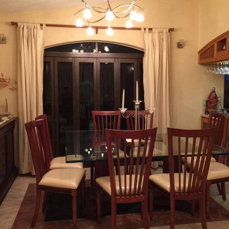 HERMOSA RESIDENCIA ESTILO RÚSTICO-CONTEMPORÁNEO CON LUJOSOS ACABADOS; EXCELENTE PARA DISFRUTARLA CON TU FAMILIA; UBICADA EN EL CENTRO DE ZIHUATANEJO A 5 MINUTOS DE LOS PRINCIPALES CENTROS DE COMERCIO, ZONA BANCARIA Y PLAYAS.
PRIMER PLANTA:
CASA PRINCIPAL CONSTA DE: SALA, COMEDOR, COCINA EQUIPADA, JARDÍN INTERIOR CON VITRALES, 2 BAÑOS, 3 RECÁMARAS TODAS CON AIRE ACONDICIONADO, CLOSETS DE MADERA DE CEDRO.
• RECAMARA PRINCIPAL CON BAÑO, VESTÍBULO Y JACUZZI, CON ACCESO DIRECTO A LA ALBERCA Y SALA DE ESTAR.
• SEGUNDA RECAMARA Y TERCER RECAMARA COMPARTEN BAÑO, TODOS LOS BAÑOS CON CANCELARÍA DE CRISTAL TEMPLADO, ESTUDIO, 1/2 BAÑO DE VISITA, PISOS DE MÁRMOL. GARAJE PARA 2 AUTOS, CISTERNA CON CAPACIDAD DE 25,000 LTS.
• ALBERCA CON BAÑO, VESTIDOR Y CUARTO DE BOMBAS DE FILTRADO,
• CUARTO DE SERVICIO CON ESPACIO PARA LAVADORA Y SECADORA
• CISTERNA CON CAPACIDAD DE 10,000 LTS.
• CÁMARAS DE CIRCUITO CERRADO PARA VÍDEO VIGILANCIA, PERÍMETRO PROTEGIDO, BARDEADO, ENREJADO Y CIRCULADO CON CONCERTINA TIPO BISTURÍ
• PORTÓN DE ACCESO Y PUERTA DE PLACA DE ACERO TIPO BLINDAJE CON APERTURA DE PORTÓN AUTOMATIZADO Y PUERTA CON VIDEO PORTERO Y APERTURA AUTOMÁTICA.
• LOCAL COMERCIAL CON ACCESO DE LA CALLE, EQUIPADO PARA OFICINA CON DIVISIONES DE CRISTAL TEMPLADO E ILUMINACIÓN EN LEDS, AIRE ACONDICIONADO TIPO MINI SPLIT, BAÑO Y ACCESO DE PUERTA DE CRISTAL TEMPLADO AUTOMATIZADO,PISOS DE MÁRMOL CON PARED DE MADERA DE PAROTA.
• SEGUNDA PLANTA: UN DEPARTAMENTO TIPO BUNGALOW, TOTALMENTE CON ENTRADA INDEPENDIENTE CON ACABADOS EN MÁRMOL Y MADERAS PRECIOSAS E ILUMINACIÓN DE LEDS. 2 RECAMARAS CON AIRE ACONDICIONADO TIPO MINI SPLIT Y PANTALLAS LCD CON CABLE; UNA CON CAMA KING SIZE Y LA OTRA CON 2 CAMAS INDIVIDUALES, TODAS CON CLOSETS DE MADERA DE CEDRO. COCINA CON BARRA. SALA DE ESTAR CON SISTEMA DE SONIDO, LUCES LED´S DE AMBIENTACIÓN. JARDÍN CON ESPACIOSA CABAÑA CONSTRUIDA CON MADERAS PRECIOSAS CON ESPACIO PARA 4 HAMACAS.
●CONSTA DE 319.08 MTS 2. DE TERRENO
●CONSTA DE 301.84 MTS 2 DE CONSTRUCCIÓN.
● INCLUYE MOBILIARIO EXCEPTO EL ARTE.
____________________
BEAUTIFUL CONTEMPORARY-RUSTIC STYLE RESIDENCE WITH LUXURY FINISHES; EXCELLENT TO ENJOY WITH YOUR FAMILY; LOCATED IN TOWN OF ZIHUATANEJO, GUERRERO MÉXICO, 5 MINUTES FROM THE MAIN CENTERS OF COMMERCE, BANK AREA AND BEACHES.
FIRST FLOOR:
MAIN HOUSE CONSISTS: LIVING ROOM, DINING ROOM, EQUIPPED KITCHEN, INTERIOR GARDEN WITH VITRALS, 2 BATHROOMS, 3 BEDROOMS ALL WITH AIR CONDITIONING, CEDRO WOOD CLOSETS.
MAIN BEDROOM WITH BATH, DRESSING ROOM AND JACUZZI, WITH DIRECT ACCESS TO THE POOL AND LIVING ROOM.
SECOND BEDROOM AND THIRD BEDROOM SHARE BATHROOM, ALL BATHROOMS WITH TEMPERED GLASS CANCELLATION, STUDY, 1/2 VISIT BATH, MARBLE FLOORS. GARAGE FOR 2 CARS, 1 TANK WITH CAPACITY OF 25,000 LTS
POOL WITH BATHROOM, DRESSING ROOM AND FILTER PUMPS
SERVICE ROOM WITH SPACE FOR WASHING AND DRYER AND TANK WITH CAPACITY OF 10,000 LTS.
CLOSED CIRCUIT CAMERAS FOR VIDEO SURVEILLANCE, PROTECTED PERIMETER, BARRIED AND CRIEDED CIRCULATE WITH SCALPEL TYPE CONCERTINE, ACCESS GATE AND STEEL PLATE DOOR ARMOR TYPE WITH AUTOMATIC AUTOMATED AND DOOR OPENED DOOR OPENING.
COMMERCIAL PREMISES WITH STREET ACCESS, EQUIPPED FOR OFFICE WITH TEMPERED GLASS DIVISIONS AND LIGHTING IN LEDS, MINI SPLIT TYPE AIR CONDITIONING, BATHROOM AND AUTOMATED TEMPERED GLASS DOOR ACCESS, MARBLE FLOORS WITH WOOD WALL.
SECOND FLOOR:
A BUNGALOW TYPE DEPARTMENT, FULLY WITH INDEPENDENT ENTRANCE WITH FINISHES IN MARBLE AND PRECIOUS WOODS AND LED LIGHTING.
2 BEDROOMS WITH AIR CONDITIONING TYPE MINI SPLIT AND LCD SCREENS WITH CABLE; ONE WITH KING SIZE BED AND THE OTHER WITH 2 INDIVIDUAL BEDS, ALL WITH CLOSETS OF WOOD OF CEDAR.
KITCHEN WITH BAR. LIVING ROOM WITH SOUND SYSTEM, LED´S AMBIENTATION LIGHTS. GARDEN WITH SPACIOUS CABIN BUILT WITH PRECIOUS WOODS WITH SPACE FOR 4 HAMMOCKS.
● LAND OF 319.08 MTS 2.
● CONSTRUCTION 301.84 MTS 2
● INCLUDES FURNITURE EXCEPT THE ART.