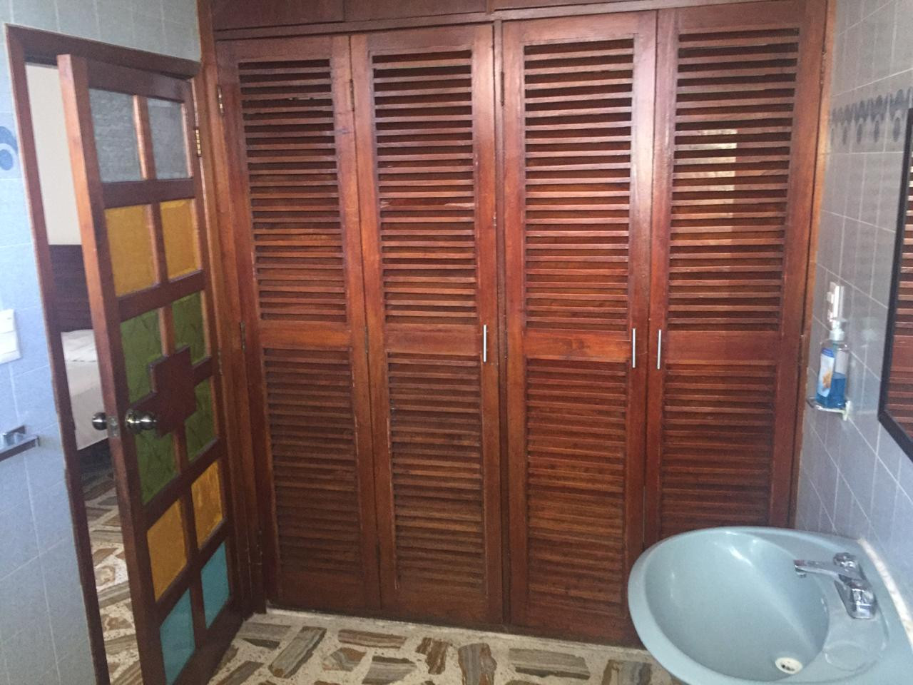 ¡¡¡VIVE TUS VACACIONES AL MÁXIMO EN ZIHUATANEJO, GRO. MÉXICO!!!
¡¡¡Departamento Completamente Equipado Para Tus Vacaciones a una cuadra de la Playa!!!
- Tres Amplias Recámaras con Aire Acondicionado y Baño Privado Cada Una
- Sala
- Comedor
- Cocina con Barra
- TV
Ubicado en Pleno Corazón de Zihuatanejo
____________________
LIVE YOUR HOLIDAYS TO THE MAXIMUM IN ZIHUATANEJO, GRO. MEXICO!!!
Fully Equipped Apartment For Your Holidays one block from the Beach!!!
- Three Spacious Bedrooms with Air Conditioning and Private Bathroom Each
- Living room
- Dinning room
- Kitchen with Bar
- TV
Located in the heart of Zihuatanejo