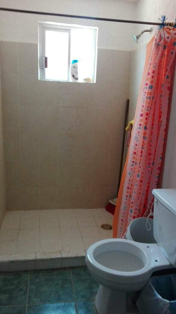 Planta Baja: Estacionamiento para un Automóvil, Sala-Comedor, Cocina, Patio de Servicio, Medio Baño
Planta Alta: Tres Recámaras, Dos con Aire Acondicionado y Baño Completo. Áreas Comunes: Alberca y Jardines. Loseta y Protecciones.
____________________
Ground Floor: Parking for a Car, Living-Dining Room, Kitchen, Service Patio, Half Bath
Upstairs: Three Bedrooms, Two with Air Conditioning and Full Bathroom. Common Areas: Pool and Gardens. Tile and Protections.