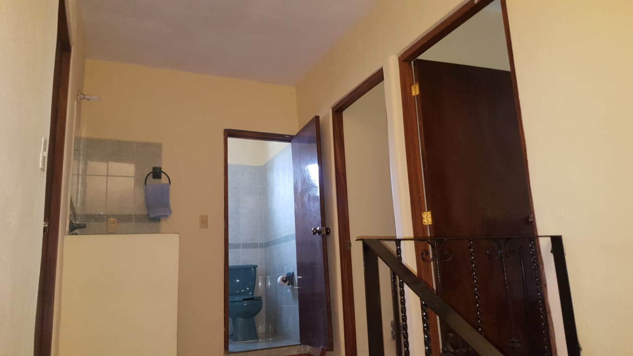 Bonita, Amplia y Fresca Casa En Renta en Colonia El Hujal
- Tres Recámaras (Dos Con Aire Acondicionado)
- Sala - Comedor
- Cocina con Barra
- Estudio
- Garage para un auto techado
- Terraza exterior en el primer piso techada
- Patio de Servicio
- Semi Amueblada
- RENTA MENSUAL
_____________________
Nice, Large and Fresh House For Rent in Colonia El Hujal, Zihuatanejo, Guerrero, México
- Three Bedrooms (Two With Air Conditioning)
- Dining room
- Kitchen with Bar
- Study
- Garage for a roofed car
- Exterior terrace on the first covered floor
- Three Full Bathrooms
- Service yard
- Semi Furnished
- MONTHLY RENT