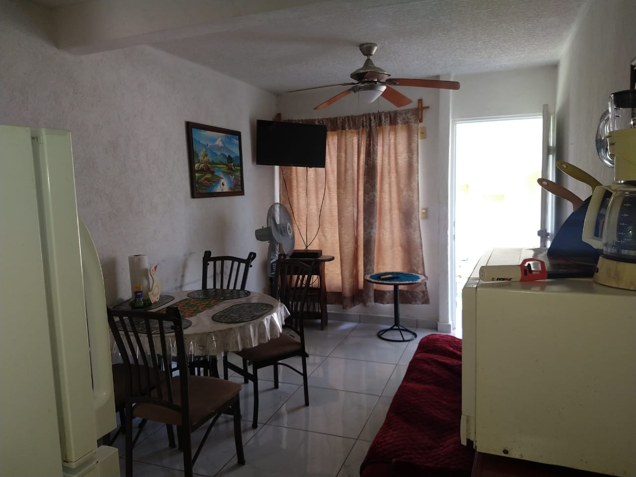Hermosa Casa Vacacional en Fraccionamiento Morrocoy, Ixtapa Zihuatanejo, Gro. Completamente equipada
Dos recámaras con cama king
Un sofá cama, tv de plasma con sky, AA un baño o baño y medio
CAPACIDAD: 6 personas
CON ALBERCA
___________________
Beautiful Vacation Home in Fraccionamiento Morrocoy, Ixtapa Zihuatanejo, Gro. Fully equipped
Two bedrooms with king size bed
A sofa bed, plasma TV with sky, AA a bathroom or bathroom and a half
CAPACITY: 6 people
WITH POOL