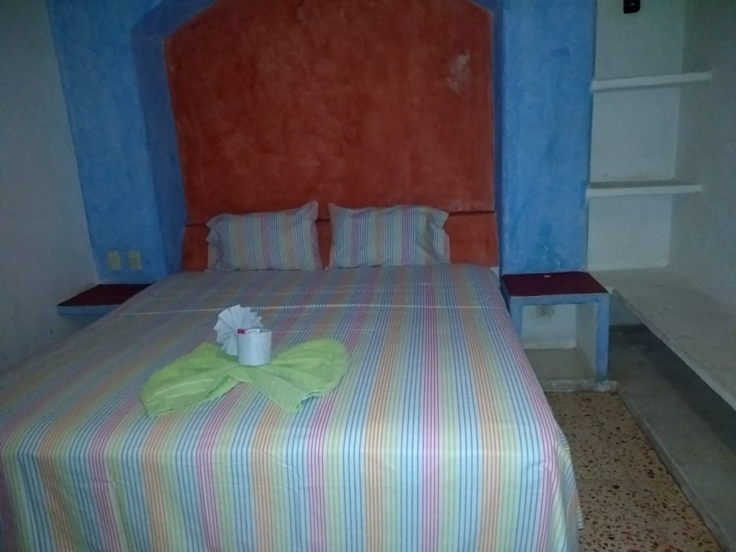 HOTEL FAMILIAR UBICADO EN EL CORAZÓN DE ZIHUATANEJO, GRO. A SOLO UNOS PASOS DE LA PLAYA!!!
HABITACIONES HASTA PARA 9 PERSONAS
CON ALBERCA
PRECIO ESPECIAL PARA GRUPOS
____________________
FAMILY HOTEL LOCATED IN THE HEART OF ZIHUATANEJO, GRO. ONLY A FEW STEPS FROM THE BEACH!!!
ROOMS UP TO 9 PEOPLE
WITH POOL
SPECIAL PRICE FOR GROUPS