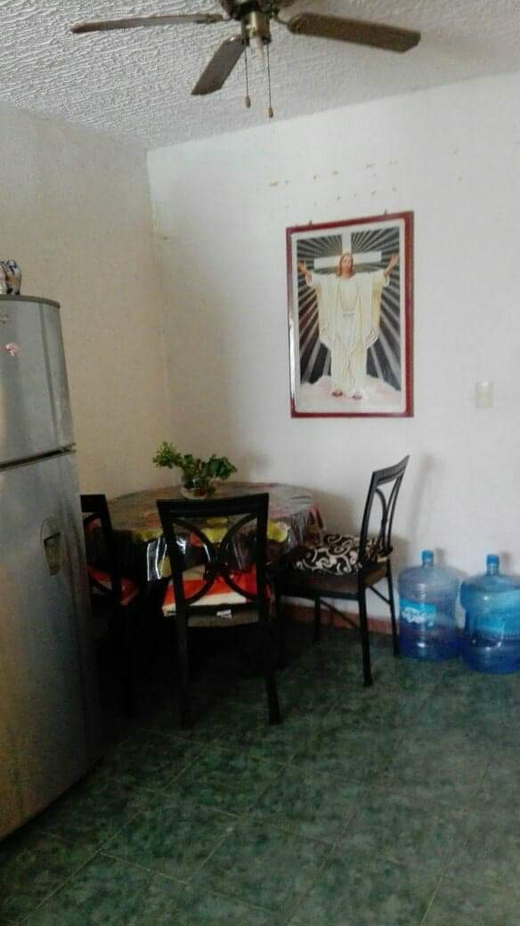 Planta Baja: Estacionamiento para un Automóvil, Sala-Comedor, Cocina, Patio de Servicio, Medio Baño
Planta Alta: Tres Recámaras, Dos con Aire Acondicionado y Baño Completo. Áreas Comunes: Alberca y Jardines. Loseta y Protecciones.
____________________
Ground Floor: Parking for a Car, Living-Dining Room, Kitchen, Service Patio, Half Bath
Upstairs: Three Bedrooms, Two with Air Conditioning and Full Bathroom. Common Areas: Pool and Gardens. Tile and Protections.