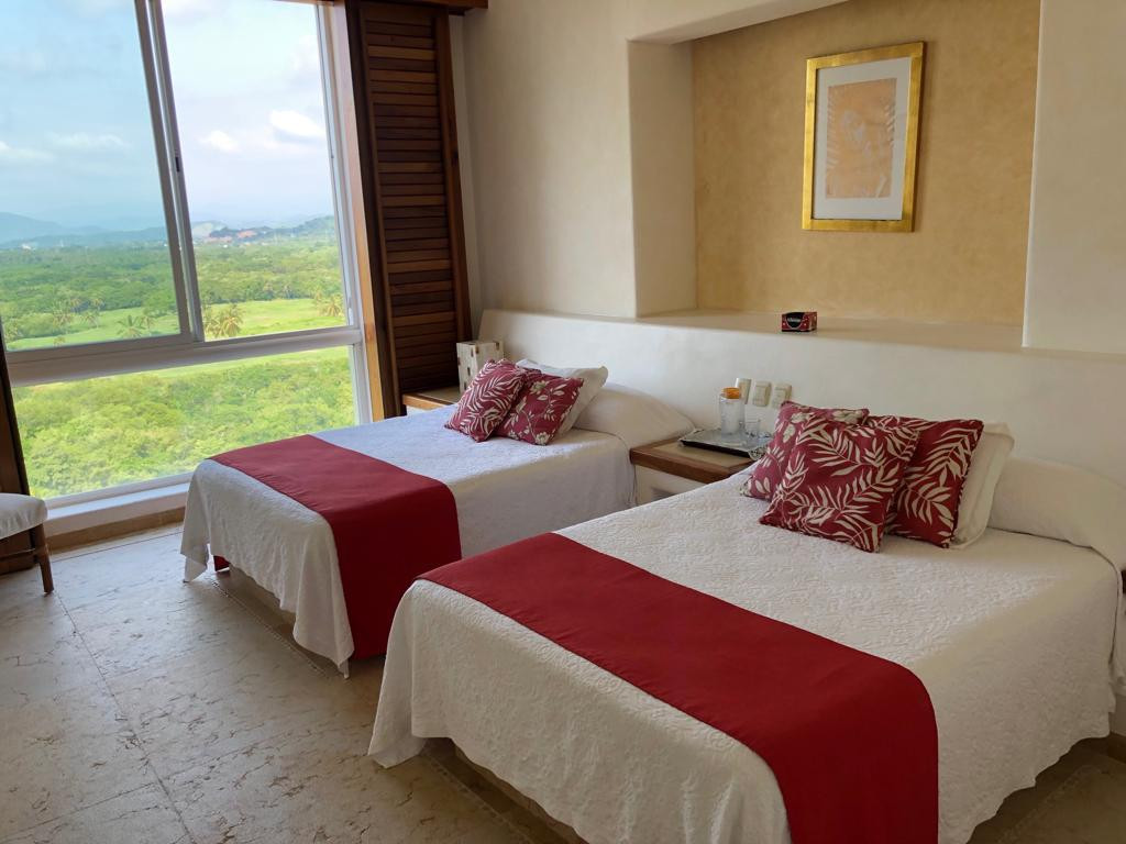 Ubicado en los Condominios de Playa Ixtapa en medio de exuberantes y extensos terrenos, este lujosamente decorado y elegante Condominio le ofrece 5 dormitorios (incluyendo una suite principal) 3 baños, cocina completa y amplia sala de estar y comedor.
Con vista al mar desde el bar, terrazas, sala y comedor.
COMODIDADES
TV con servicio de cable.
Reproductor de DVD.
Servicio diario de mucama.
Estéreo.
Cocina.
Aire Acondicionado por Habitación.
Secadora y lavadora.
Ventiladores de techo.
SERVICIOS
Ascensor.
Piscina para adultos.
Piscina para niños.
Servicio de limpieza diario.
24 horas Seguridad.
___________________
Located in the Ixtapa Beach Condominiums amidst lush and extensive grounds, this luxuriously decorated and elegant Condominium offers you 5 bedrooms (including a master suite) 3 bathrooms, full kitchen and large living and dining room.
With ocean view from the bar, terraces, living room and dining room.
AMENITIES
TV with cable service.
DVD Player.
Daily maid service.
Stereo.
Kitchen.
Air conditioning per room.
Dryer and washing machine.
Ceiling fans.
SERVICES
Lift.
Pool for adults.
Children's pool.
Daily cleaning service.
24 hours Security.