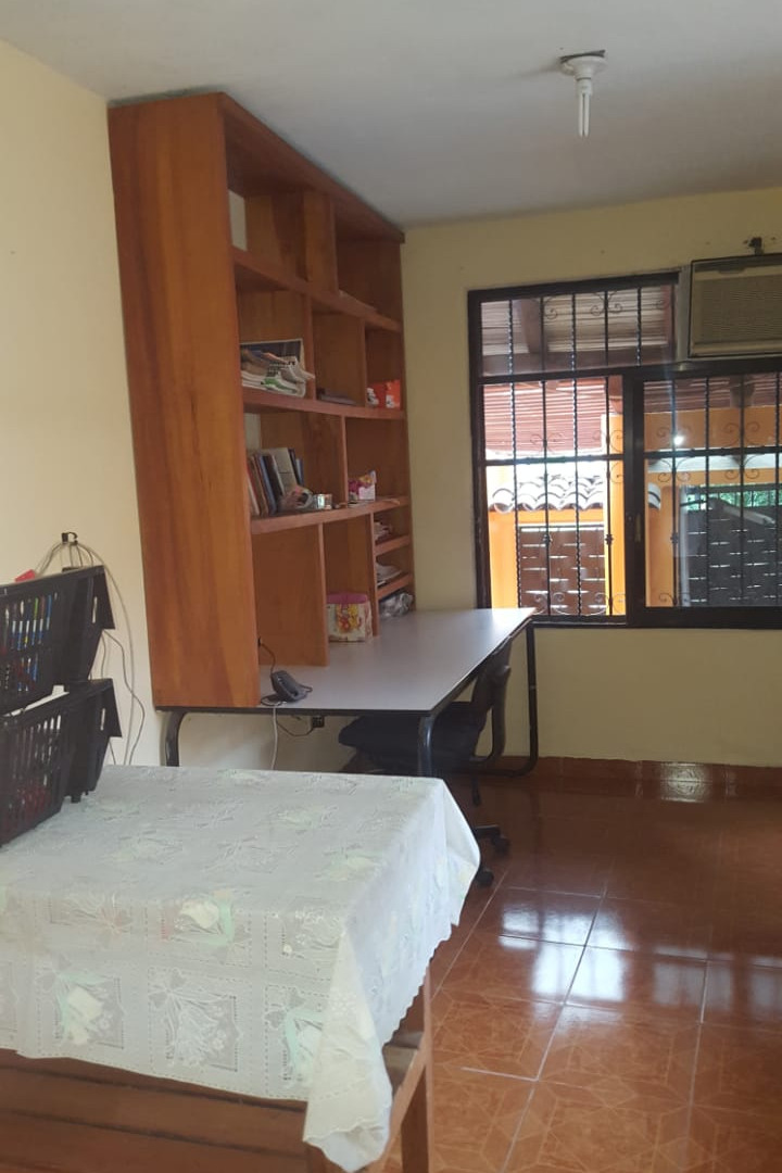 Bonita, Amplia y Fresca Casa En Renta en Colonia El Hujal
- Tres Recámaras (Dos Con Aire Acondicionado)
- Sala - Comedor
- Cocina con Barra
- Estudio
- Garage para un auto techado
- Terraza exterior en el primer piso techada
- Patio de Servicio
- Semi Amueblada
- RENTA MENSUAL
_____________________
Nice, Large and Fresh House For Rent in Colonia El Hujal, Zihuatanejo, Guerrero, México
- Three Bedrooms (Two With Air Conditioning)
- Dining room
- Kitchen with Bar
- Study
- Garage for a roofed car
- Exterior terrace on the first covered floor
- Three Full Bathrooms
- Service yard
- Semi Furnished
- MONTHLY RENT