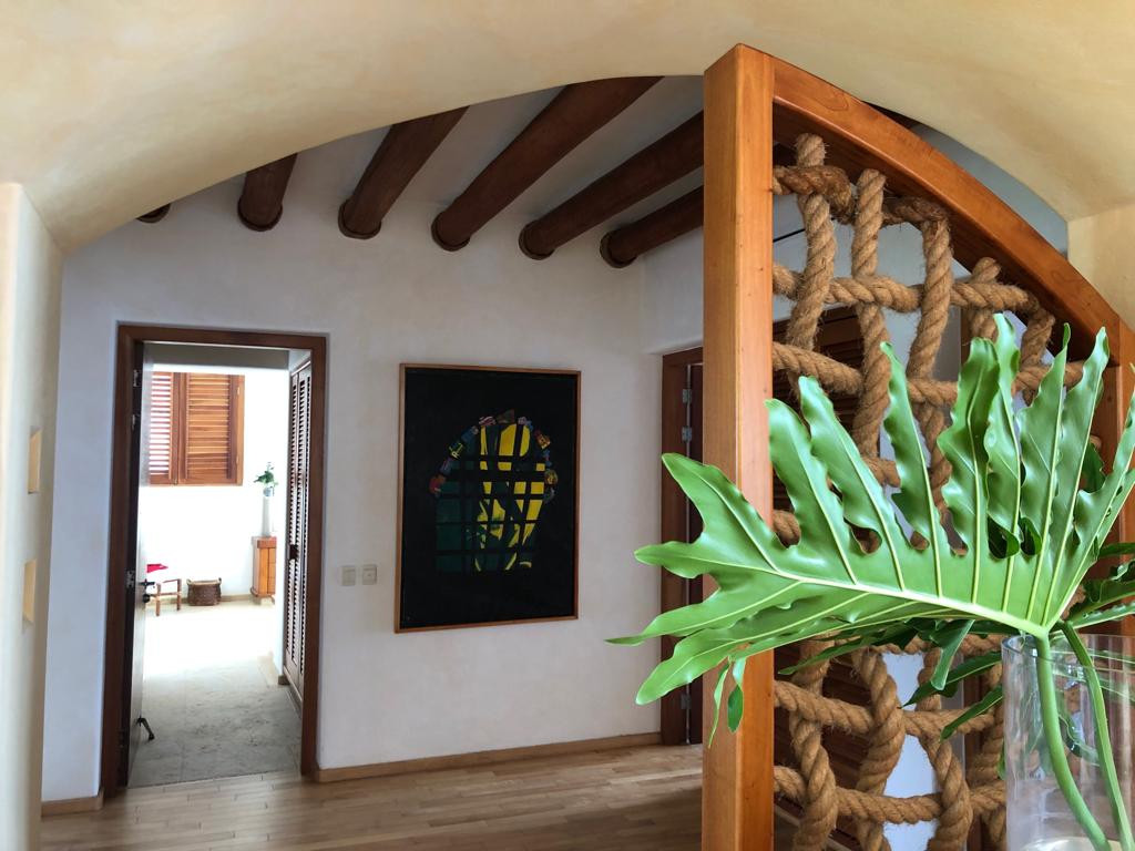 Ubicado en los Condominios de Playa Ixtapa en medio de exuberantes y extensos terrenos, este lujosamente decorado y elegante Condominio le ofrece 5 dormitorios (incluyendo una suite principal) 3 baños, cocina completa y amplia sala de estar y comedor.
Con vista al mar desde el bar, terrazas, sala y comedor.
COMODIDADES
TV con servicio de cable.
Reproductor de DVD.
Servicio diario de mucama.
Estéreo.
Cocina.
Aire Acondicionado por Habitación.
Secadora y lavadora.
Ventiladores de techo.
SERVICIOS
Ascensor.
Piscina para adultos.
Piscina para niños.
Servicio de limpieza diario.
24 horas Seguridad.
___________________
Located in the Ixtapa Beach Condominiums amidst lush and extensive grounds, this luxuriously decorated and elegant Condominium offers you 5 bedrooms (including a master suite) 3 bathrooms, full kitchen and large living and dining room.
With ocean view from the bar, terraces, living room and dining room.
AMENITIES
TV with cable service.
DVD Player.
Daily maid service.
Stereo.
Kitchen.
Air conditioning per room.
Dryer and washing machine.
Ceiling fans.
SERVICES
Lift.
Pool for adults.
Children's pool.
Daily cleaning service.
24 hours Security.