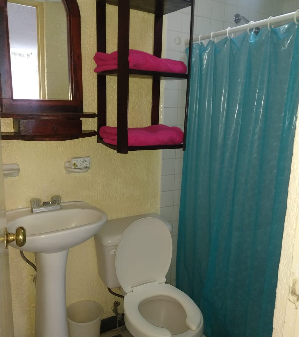 HERMOSO DEPARTAMENTO EN EL CENTRO DE ZIHUATANEJO, GRO. COMPLETAMENTE EQUIPADO
Cuenta con 3 recámaras, cada una de ellas con aire acondicionado, TV en cada una de ellas, Sala, Cocina con todos sus utensilios, Refrigerador, Horno de Microondas, Plancha y Hamacas, Estacionamiento.
A solo 5 Minutos de Playa La Madera y 5 minutos del Centro de Zihuatanejo, Guerrero, Mex.
Capacidad de 10 a 15 personas Máximo.
____________________
BEAUTIFUL DEPARTMENT IN THE CENTER OF ZIHUATANEJO, GRO. FULLY EQUIPPED
It has 3 bedrooms, each with air conditioning, TV in each of them, Living room, Kitchen with all its utensils, Refrigerator, Microwave, Iron and Hammocks, Parking.
Only 5 minutes from Playa La Madera and 5 minutes from the Center of Zihuatanejo, Guerrero, Mex.
Capacity of 10 to 15 people Maximum.