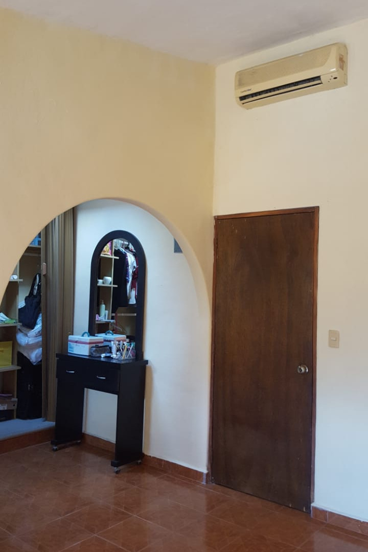 Bonita, Amplia y Fresca Casa En Renta en Colonia El Hujal
- Tres Recámaras (Dos Con Aire Acondicionado)
- Sala - Comedor
- Cocina con Barra
- Estudio
- Garage para un auto techado
- Terraza exterior en el primer piso techada
- Patio de Servicio
- Semi Amueblada
- RENTA MENSUAL
_____________________
Nice, Large and Fresh House For Rent in Colonia El Hujal, Zihuatanejo, Guerrero, México
- Three Bedrooms (Two With Air Conditioning)
- Dining room
- Kitchen with Bar
- Study
- Garage for a roofed car
- Exterior terrace on the first covered floor
- Three Full Bathrooms
- Service yard
- Semi Furnished
- MONTHLY RENT