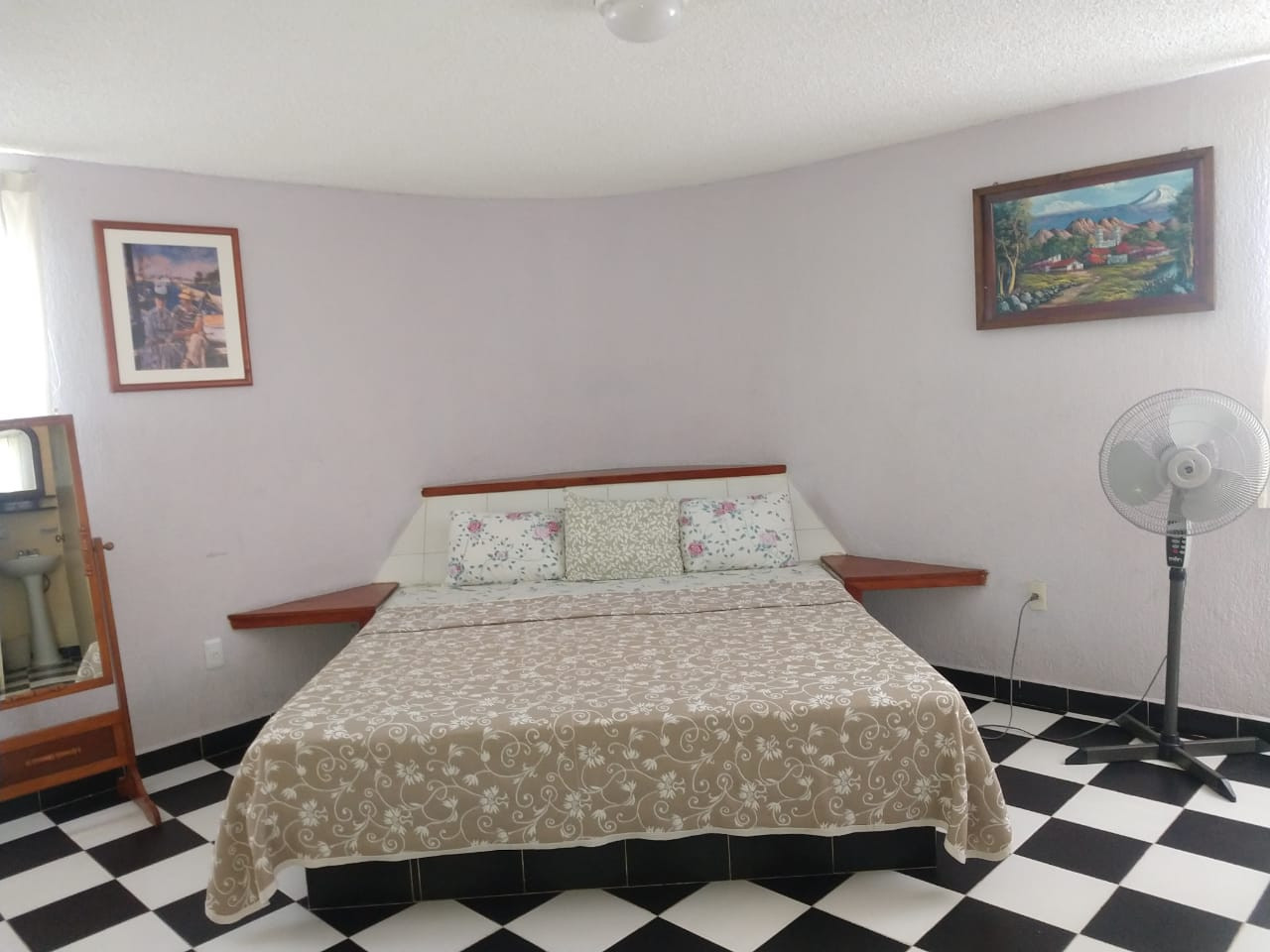 HERMOSO DEPARTAMENTO EN EL CENTRO DE ZIHUATANEJO, GRO. COMPLETAMENTE EQUIPADO
Cuenta con 3 recámaras, cada una de ellas con aire acondicionado, TV en cada una de ellas, Sala, Cocina con todos sus utensilios, Refrigerador, Horno de Microondas, Plancha y Hamacas, Estacionamiento.
A solo 5 Minutos de Playa La Madera y 5 minutos del Centro de Zihuatanejo, Guerrero, Mex.
Capacidad de 10 a 15 personas Máximo.
____________________
BEAUTIFUL DEPARTMENT IN THE CENTER OF ZIHUATANEJO, GRO. FULLY EQUIPPED
It has 3 bedrooms, each with air conditioning, TV in each of them, Living room, Kitchen with all its utensils, Refrigerator, Microwave, Iron and Hammocks, Parking.
Only 5 minutes from Playa La Madera and 5 minutes from the Center of Zihuatanejo, Guerrero, Mex.
Capacity of 10 to 15 people Maximum.