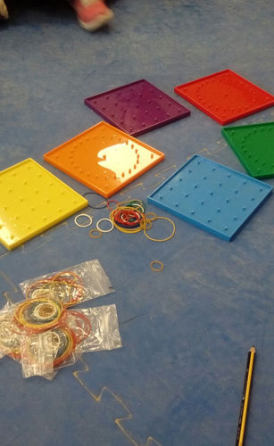 BLOG EDUCATIVO: GEOPLANOS EN INFANTIL.JUGANDO CON GOMITAS.