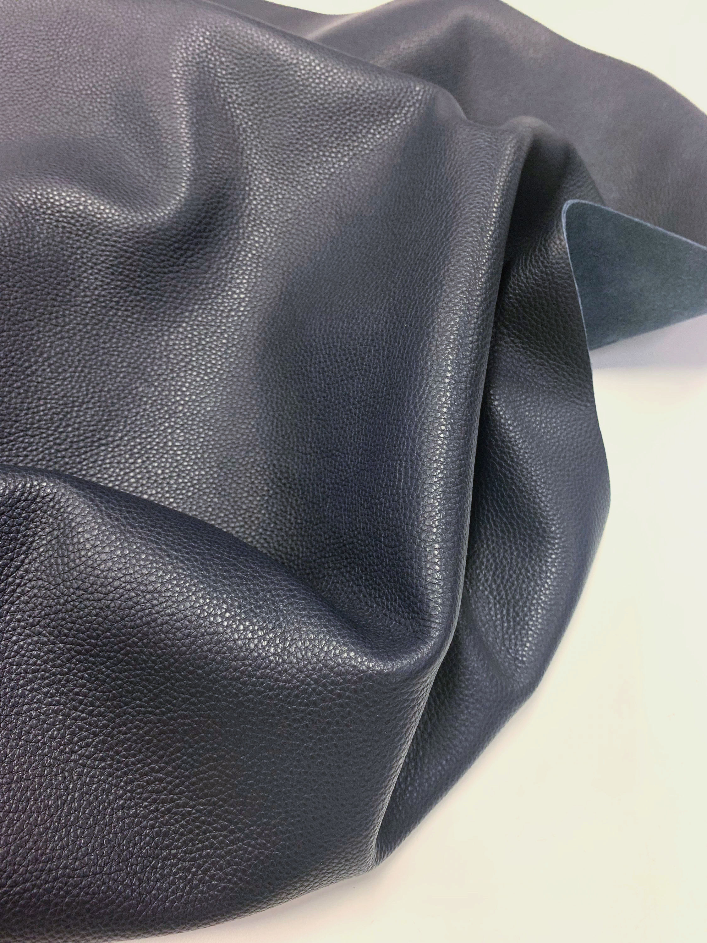 rundsleder "donker blauw" met structuur