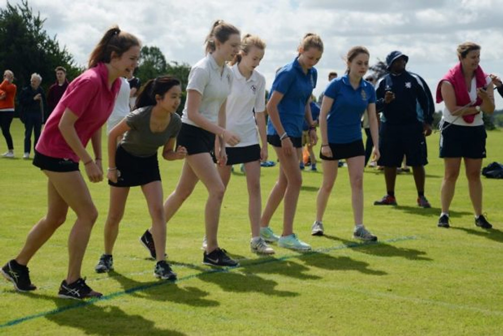 2016_sportsday_race_girls1