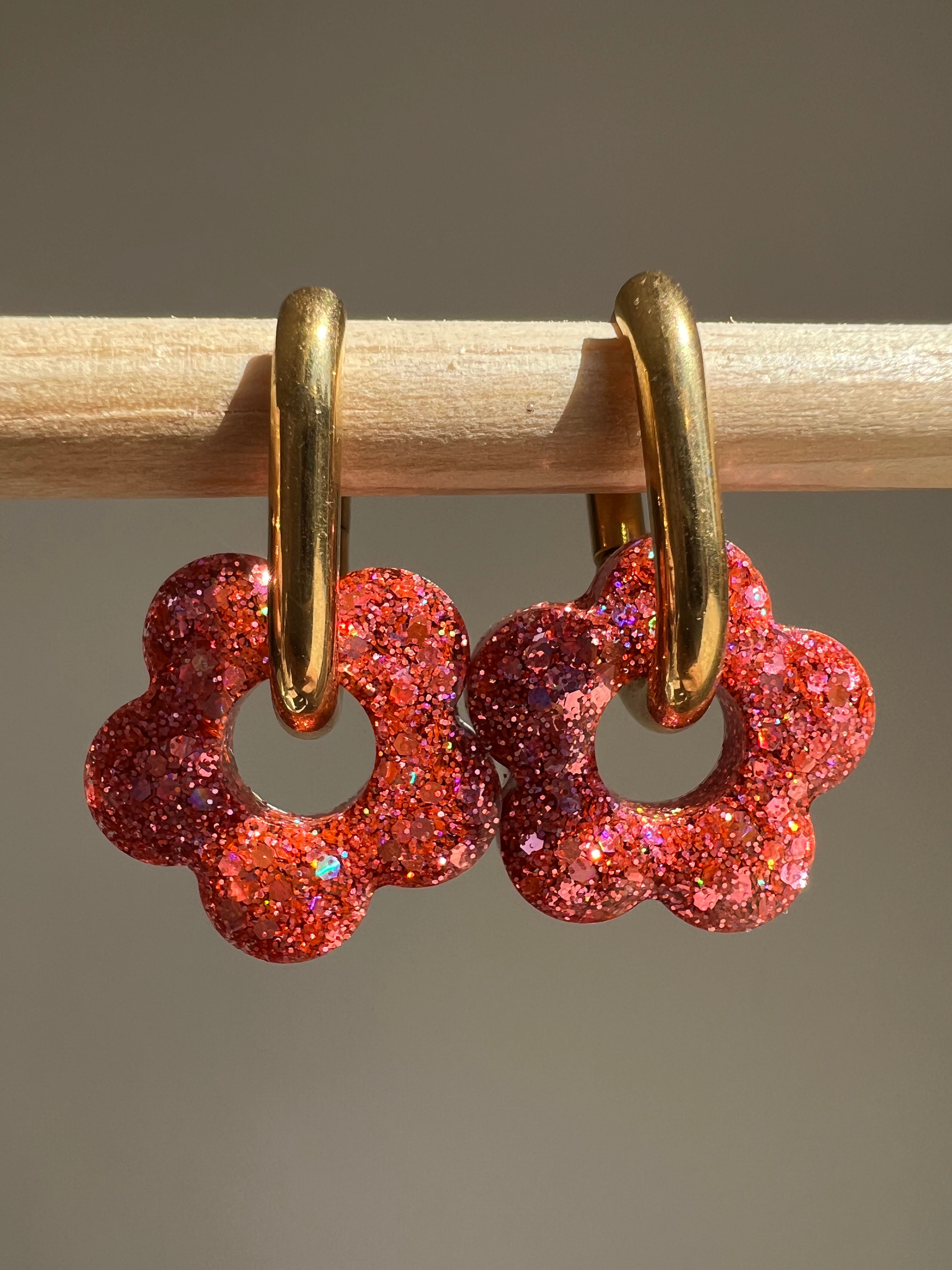 Fleurs roses saumon pailletées