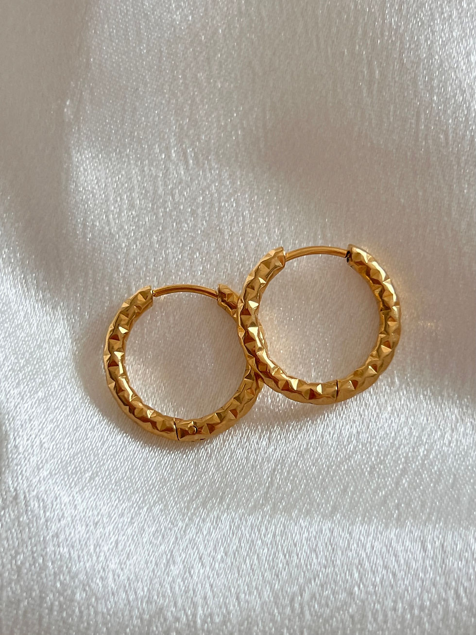 Créoles martelées dorées 14mm