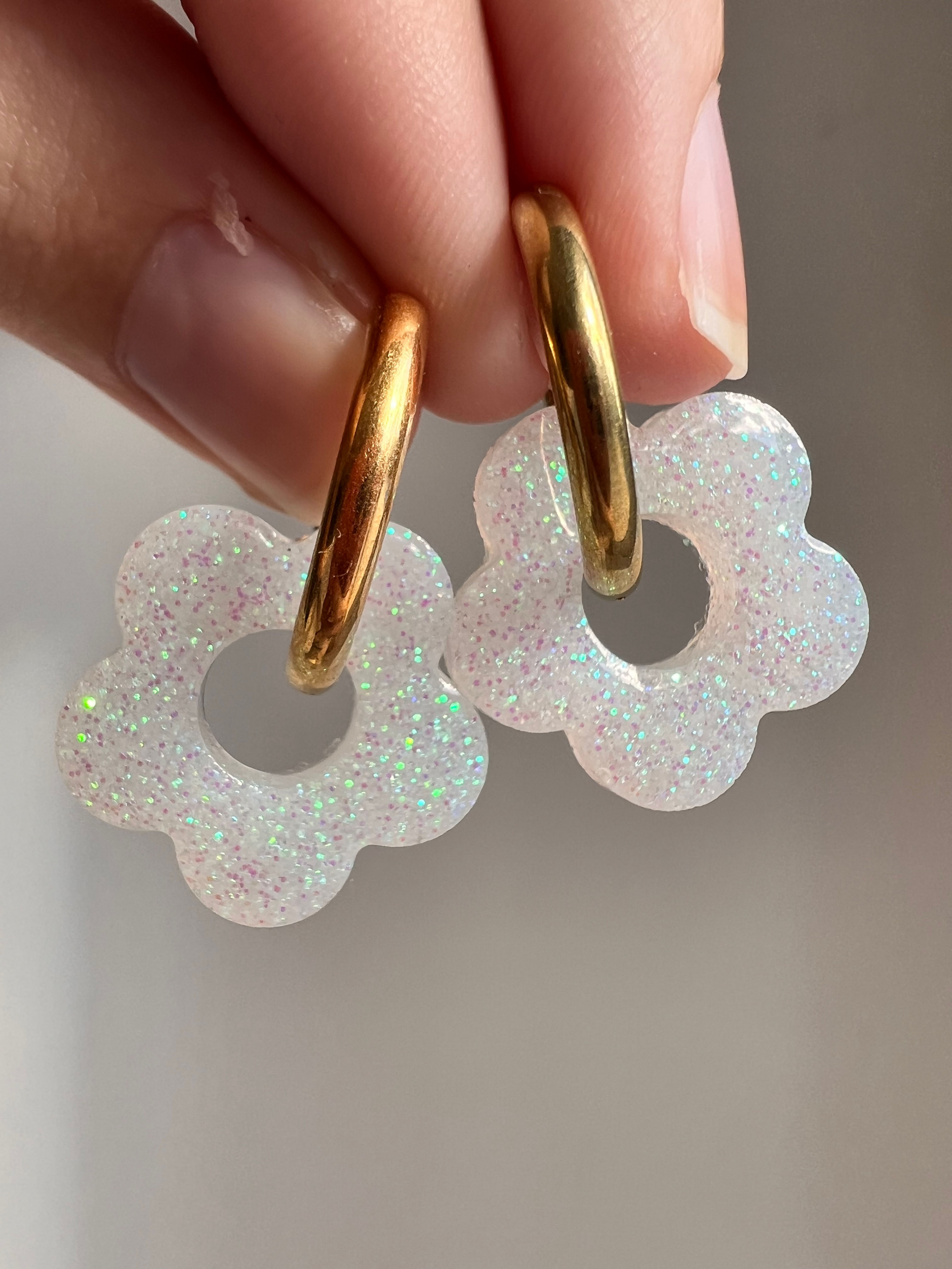 Pampilles fleurs blanches paillettes