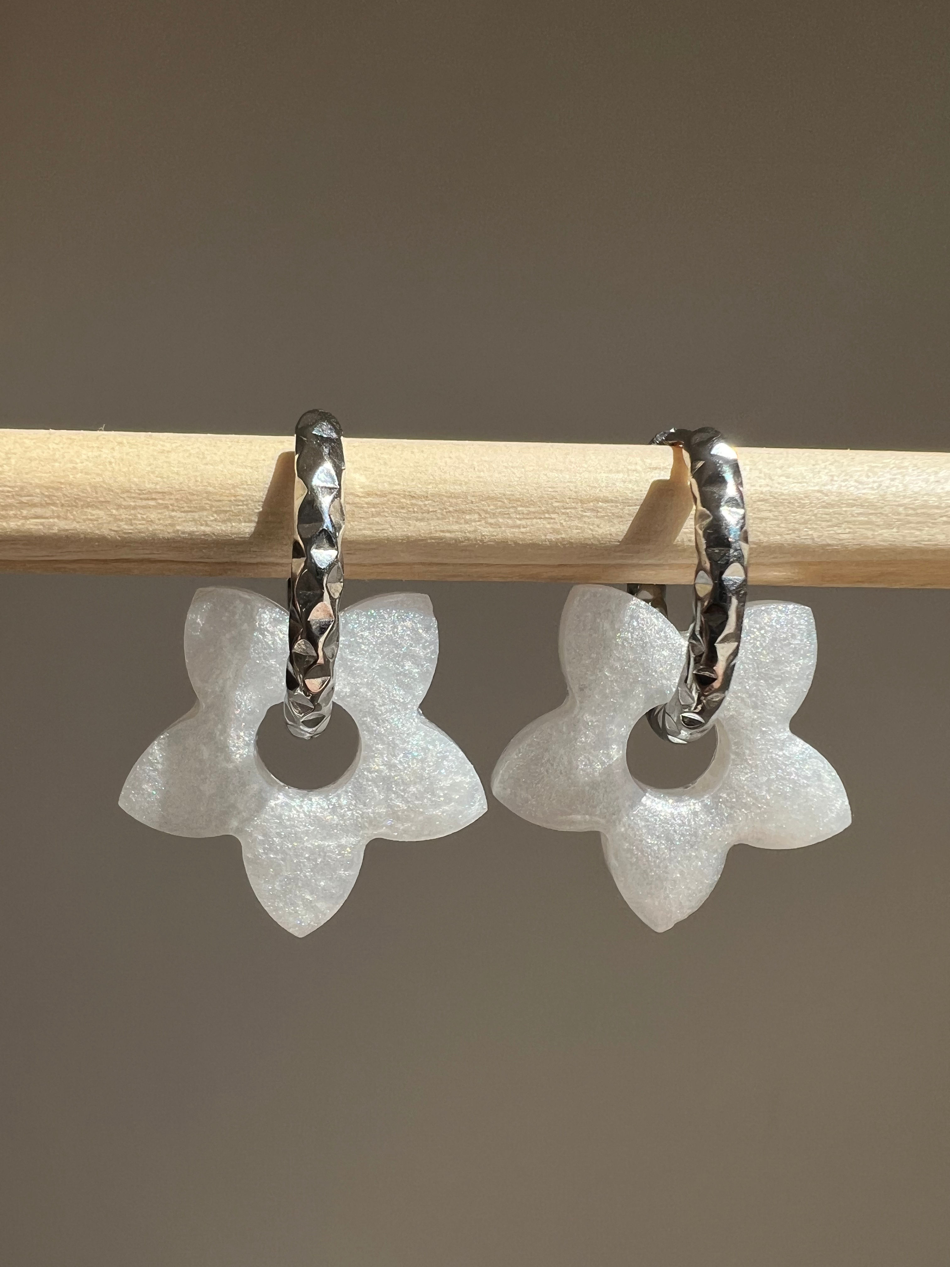 Fleurs de tiaré blanches nacrées 