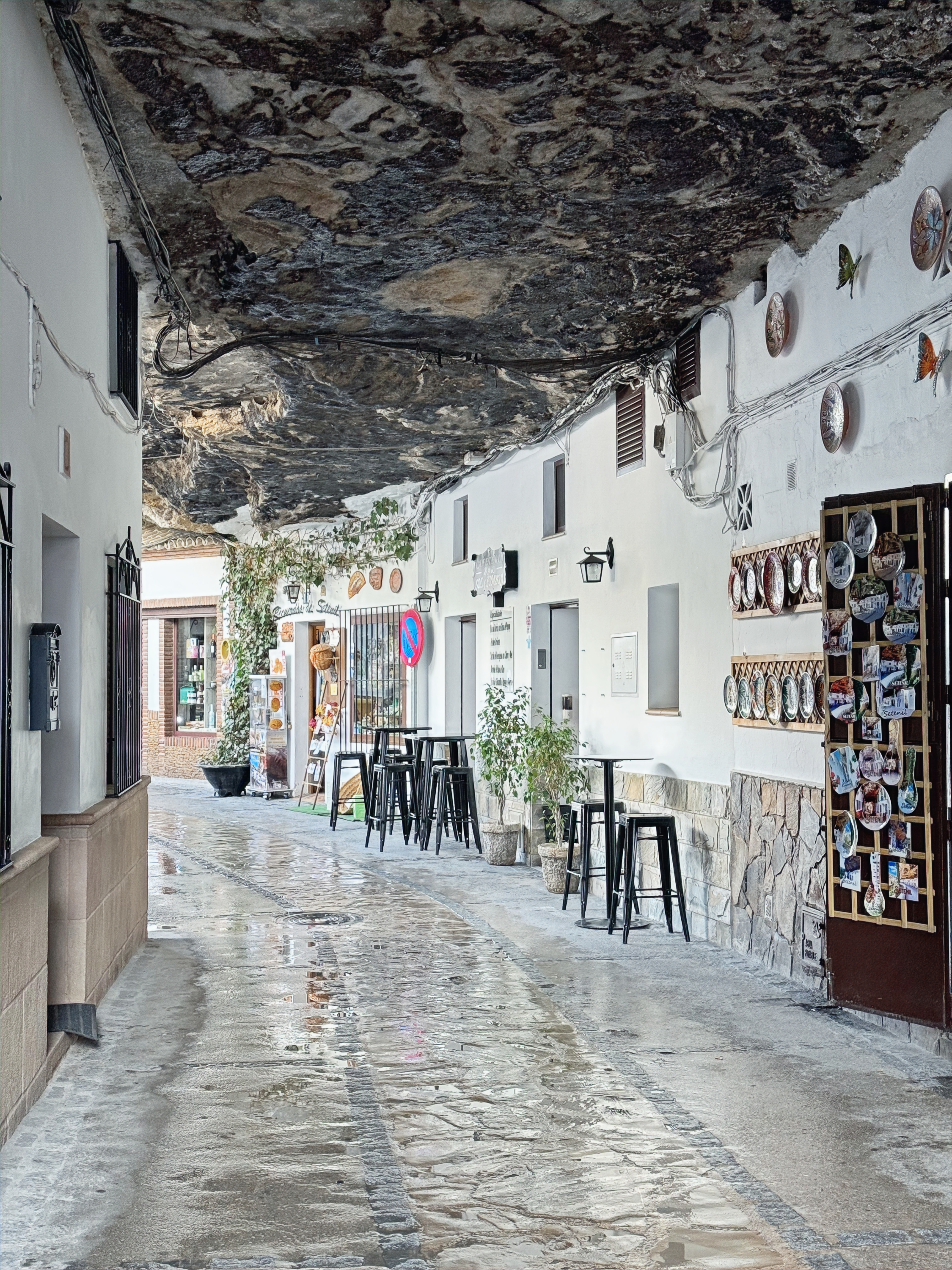 Calle Cuevas de la Sombra i Setenil de las bodegas, Andalucía