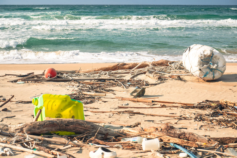 Coastal photograph of Yunotsu Bay used as research material for Luke Conroy’s News From Home photomontages. The image connects community history with contemporary ecological stories central to the project. Ideal for searches for Japanese coastal towns and community based art in Japan. 温泉津湾の海岸を撮影した写真で、ルーク・コンロイのフォトモンタージュ作品のリサーチ素材として使用。地域の歴史と生態的な物語を結びつける記録で、日本の沿岸地域やコミュニティアートに関する検索に適している。