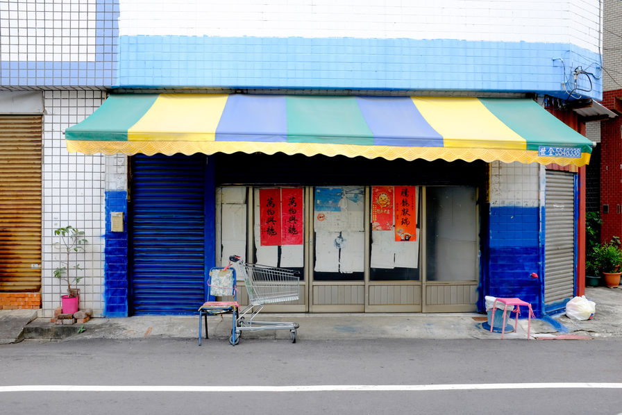 Peel Back Layers of Meaning with "News From Home" by interdisciplinary artists Anne Fehres and Luke Conroy, as they explore the complexities of Kaohsiung's community through photomontage. Drawing inspiration from the city's diverse cultural landscape, Fehres and Conroy craft captivating compositions that challenge conventional narratives and invite viewers to reimagine urban spaces. Join us for an immersive exhibition at @pier2art, where Fehres and Conroy's innovative approach to contemporary art and storytelling take center stage, offering a fresh perspective on Kaohsiung's cultural identity.