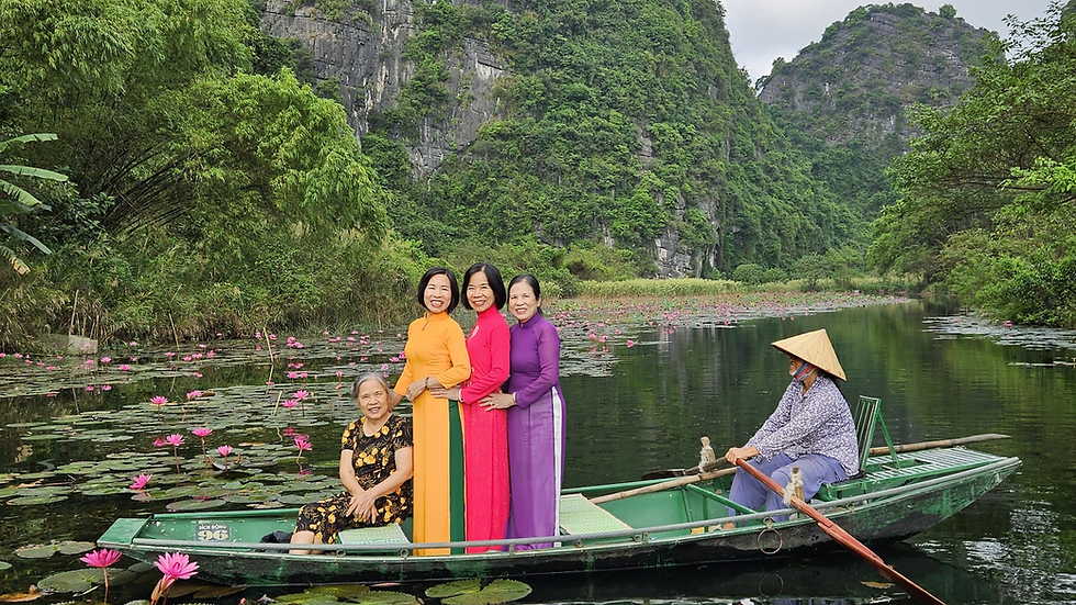 That's Dzung's mother and aunts in Ninh Binh ^^