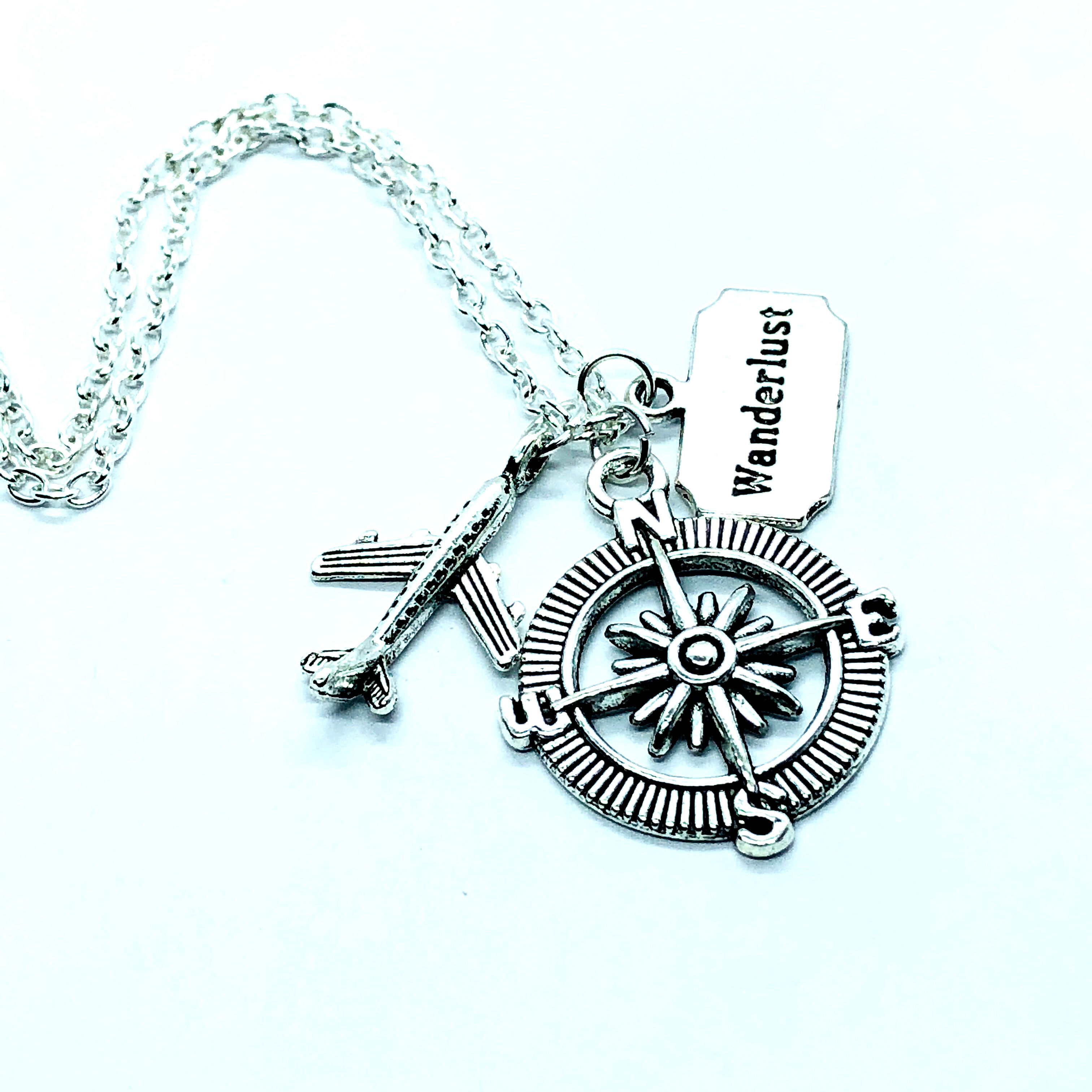 Collar Viajero con dijes Wanderlust, Brújula y Avión.