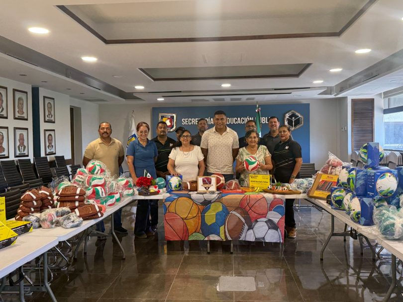 Entrega de material deportivo