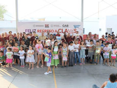 Grupo de Amigos para el Bienestar Supports Local Students with School Supplies