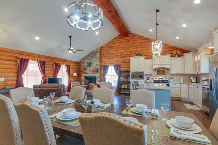 Log home in Southern Utah dining room 