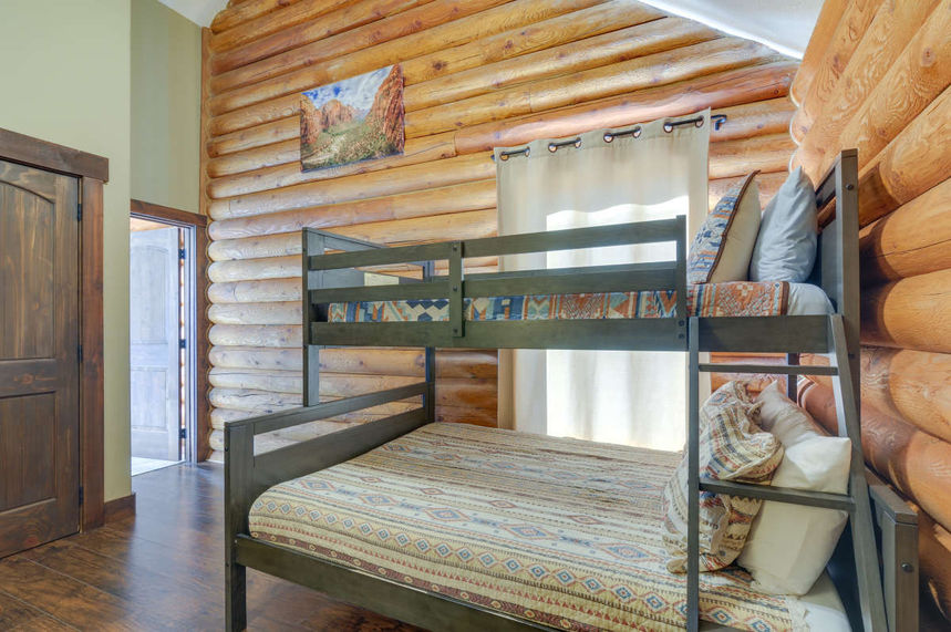 Log home in Southern Utah with bunkbed